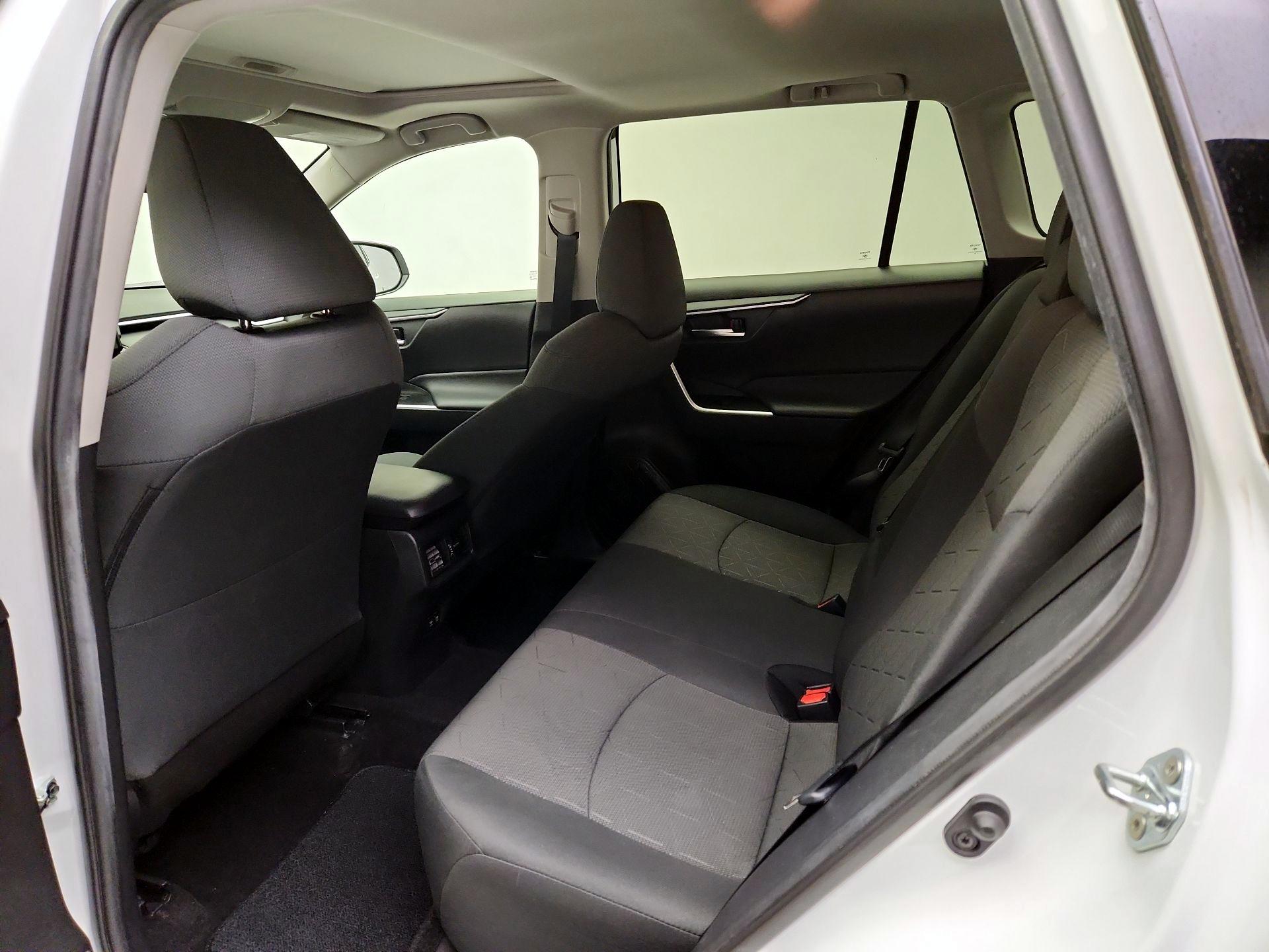 Thumbnail: 2021 Toyota RAV4 - 20