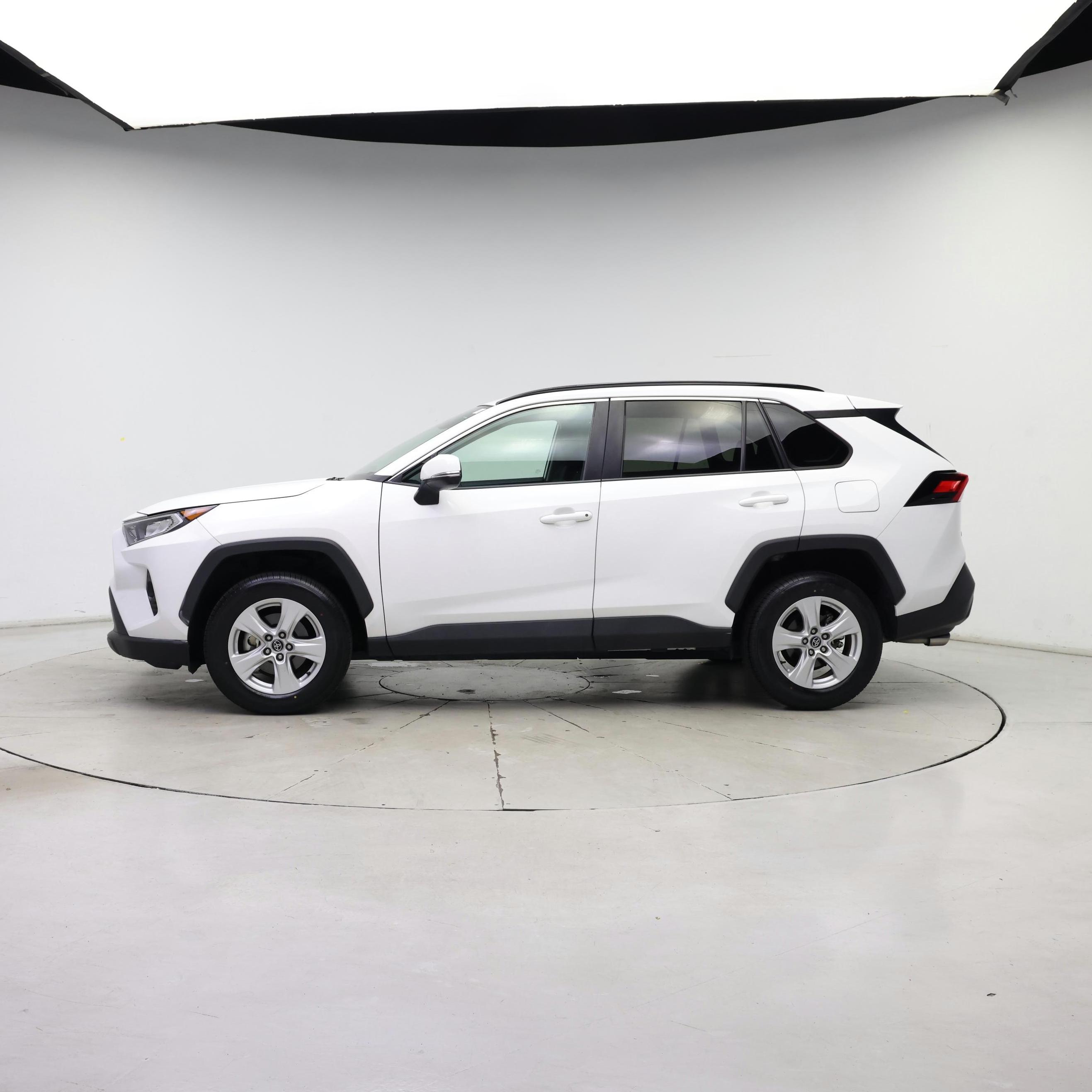 Thumbnail: 2021 Toyota RAV4 - 3