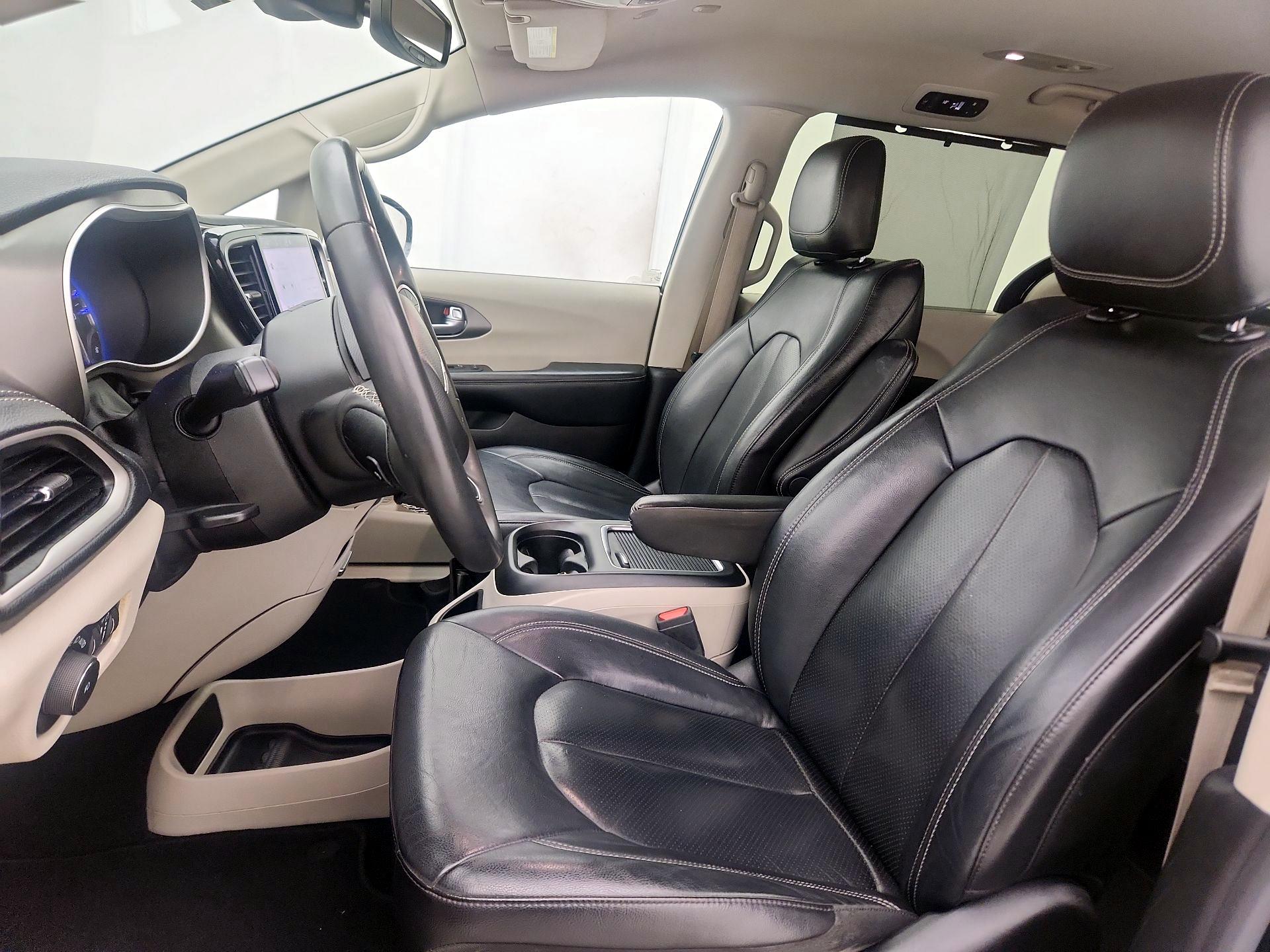 Thumbnail: 2022 Chrysler Pacifica - 11