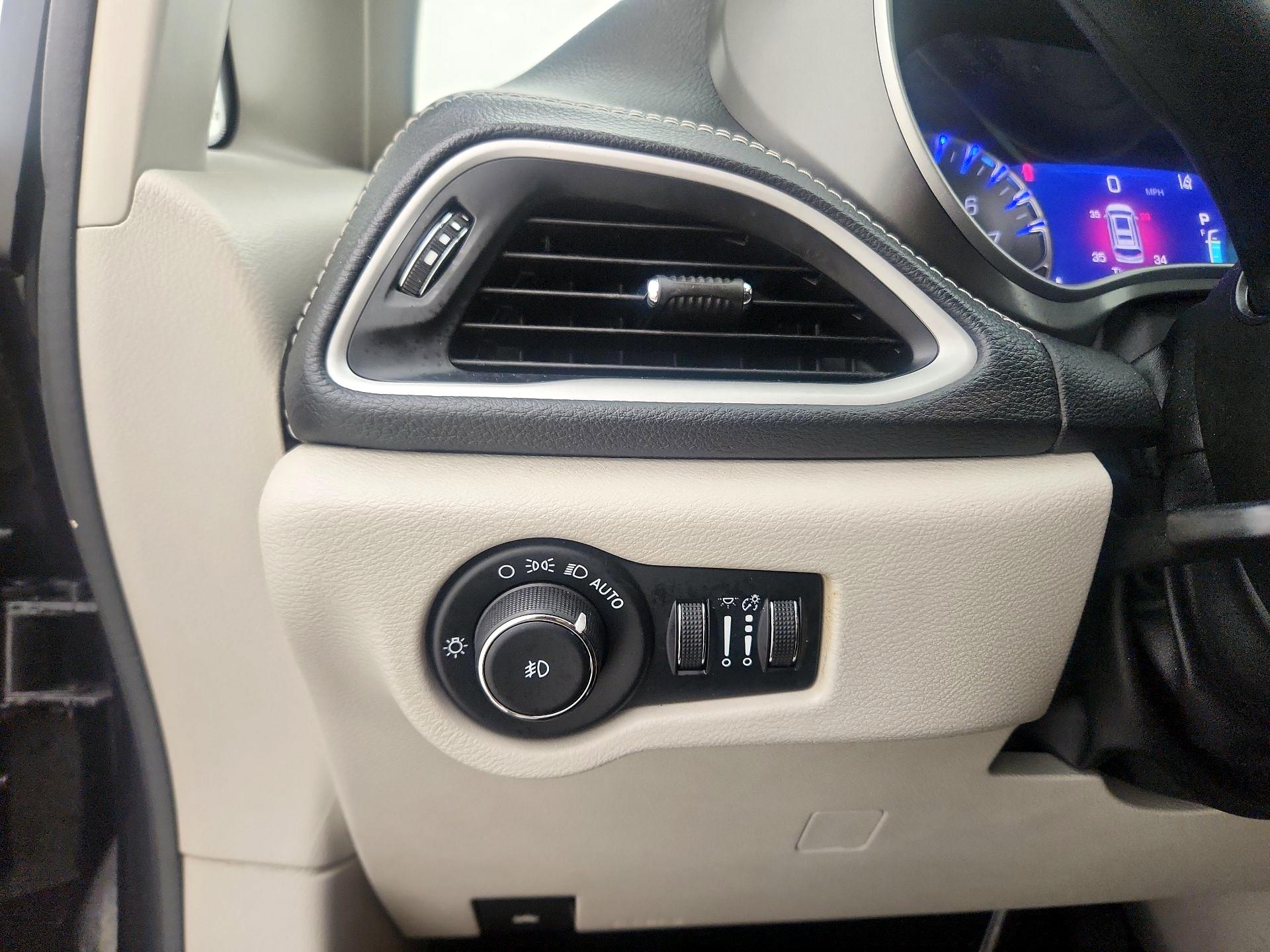 Thumbnail: 2022 Chrysler Pacifica - 13