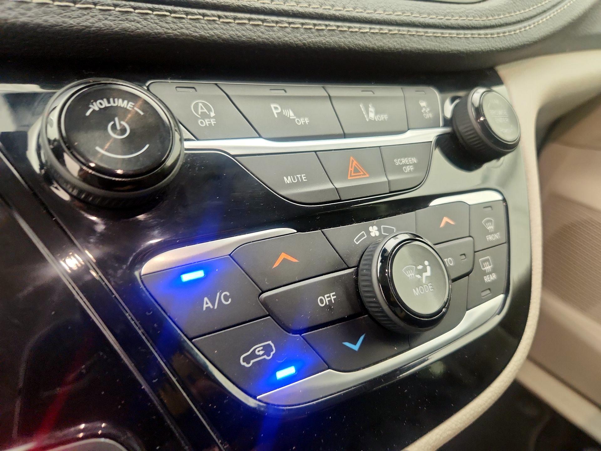 Thumbnail: 2022 Chrysler Pacifica - 16