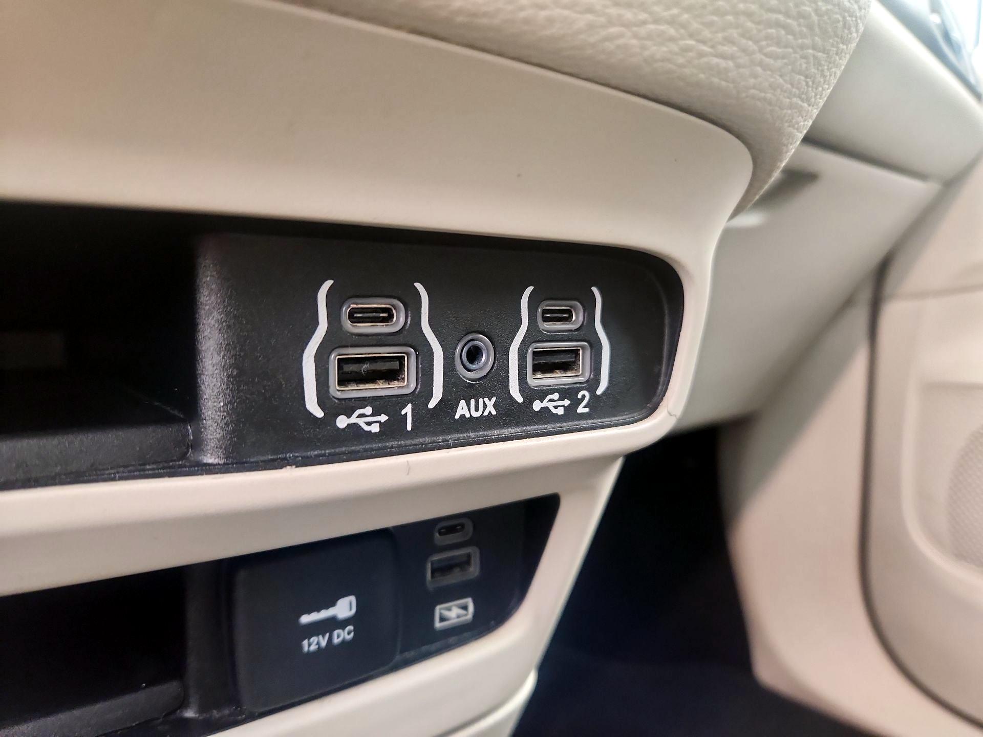 Thumbnail: 2022 Chrysler Pacifica - 18