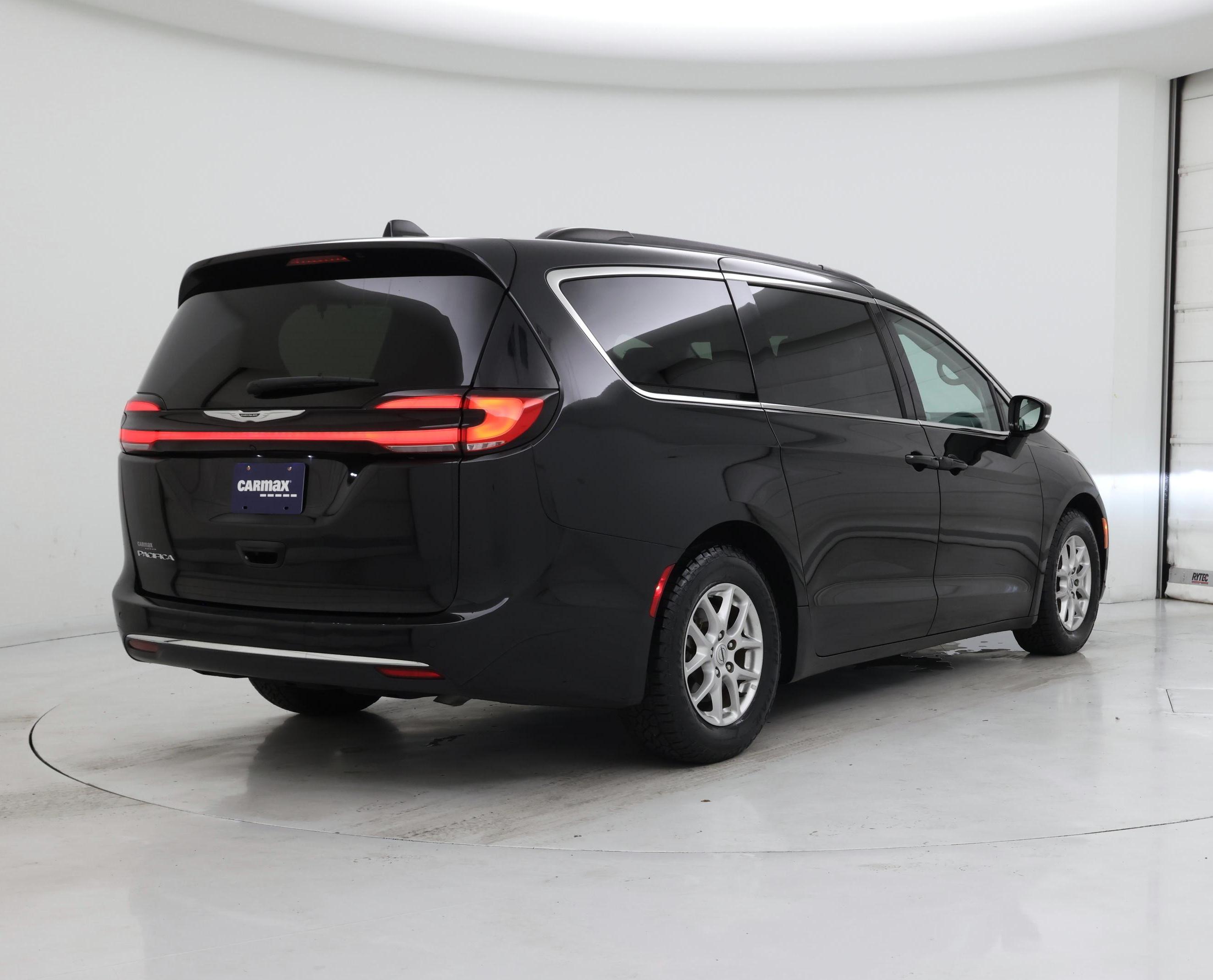 Thumbnail: 2022 Chrysler Pacifica - 8