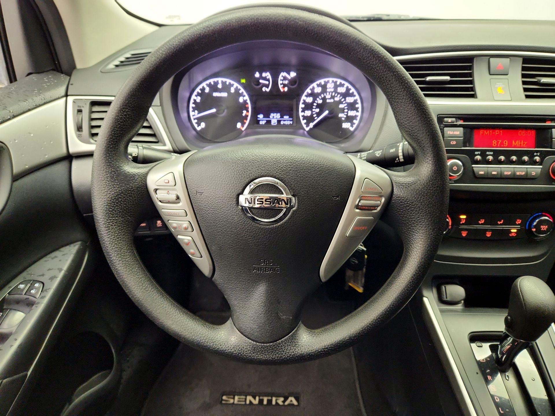 Thumbnail: 2016 Nissan Sentra - 10