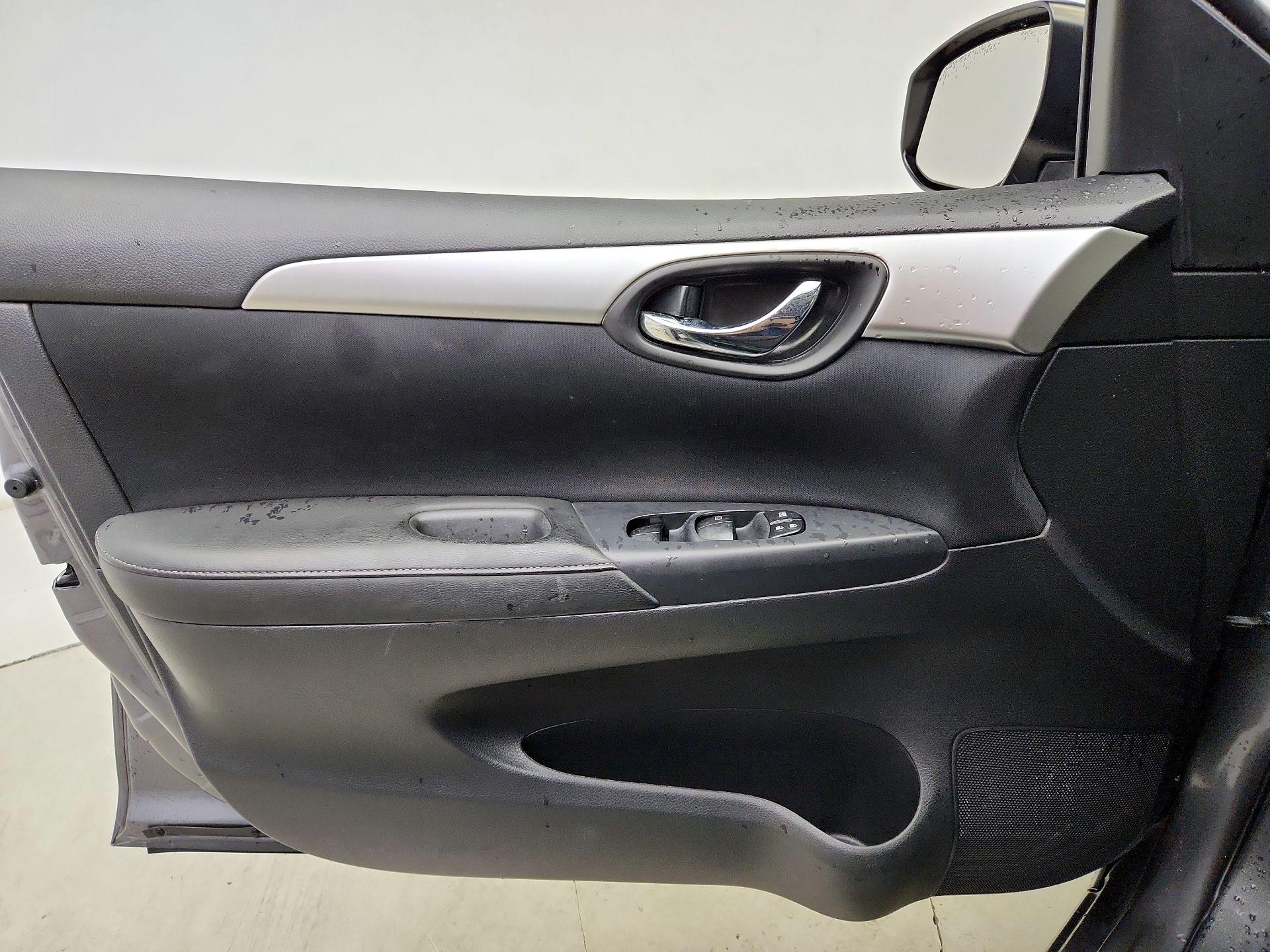 Thumbnail: 2016 Nissan Sentra - 12