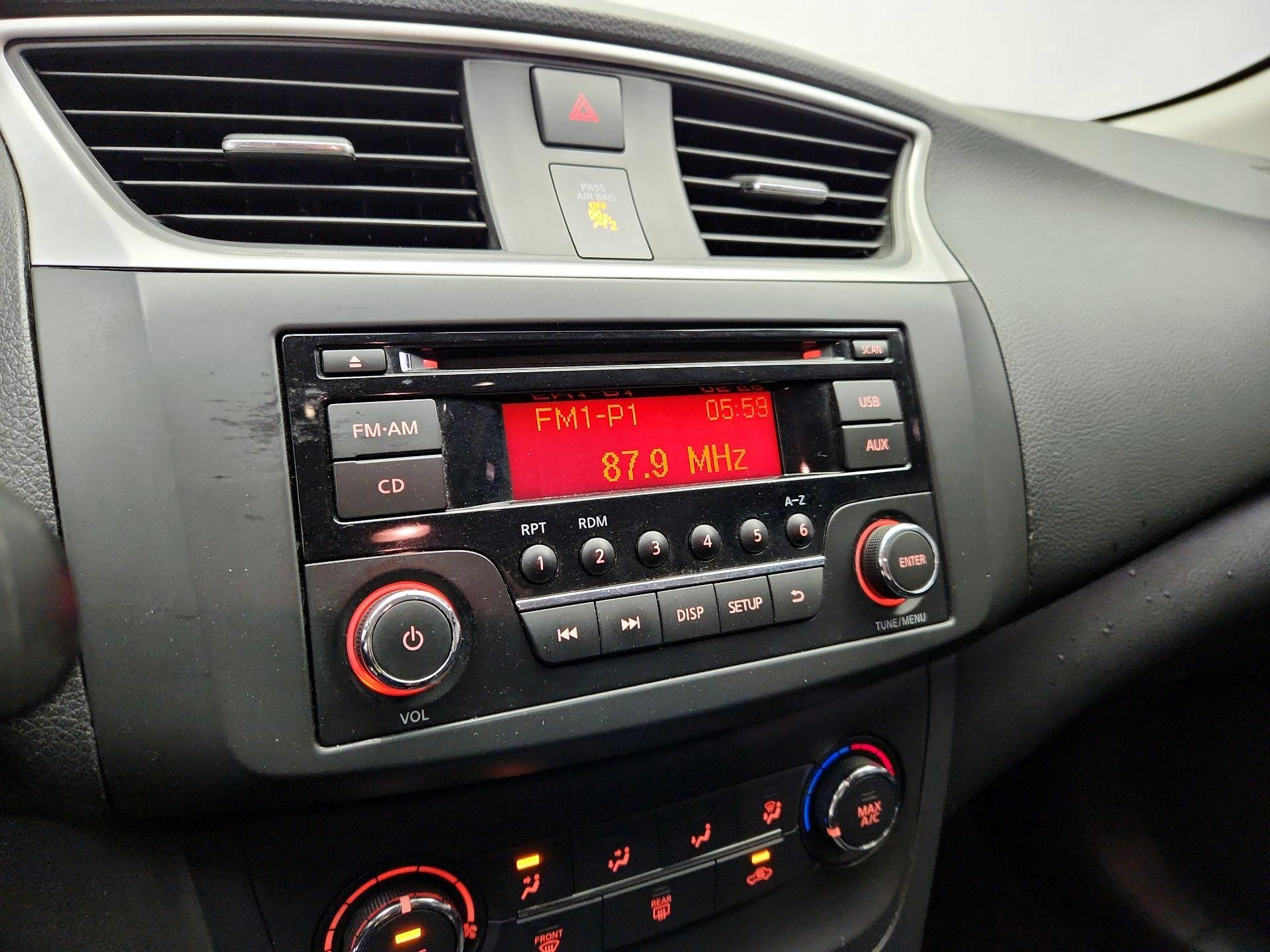 Thumbnail: 2016 Nissan Sentra - 14