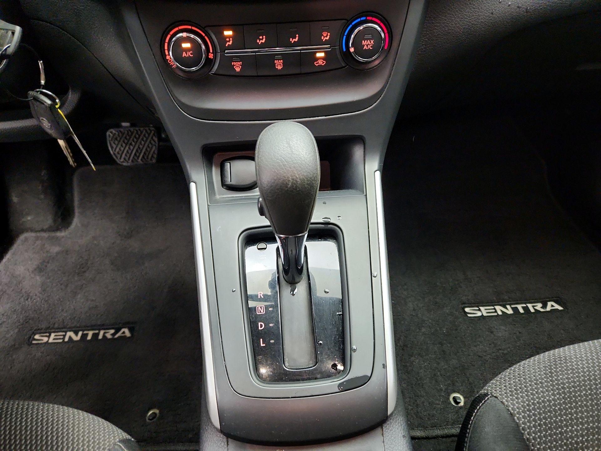 Thumbnail: 2016 Nissan Sentra - 16