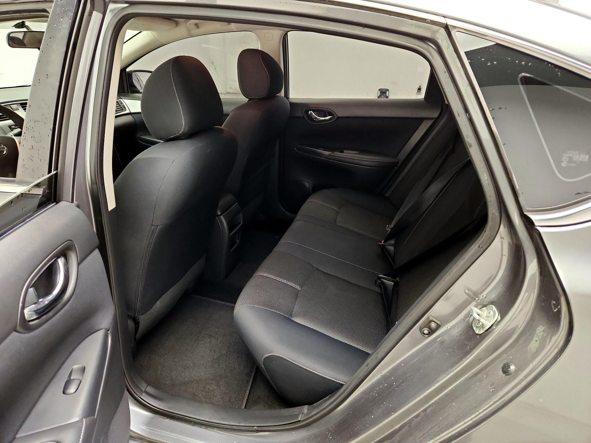 Thumbnail: 2016 Nissan Sentra - 17