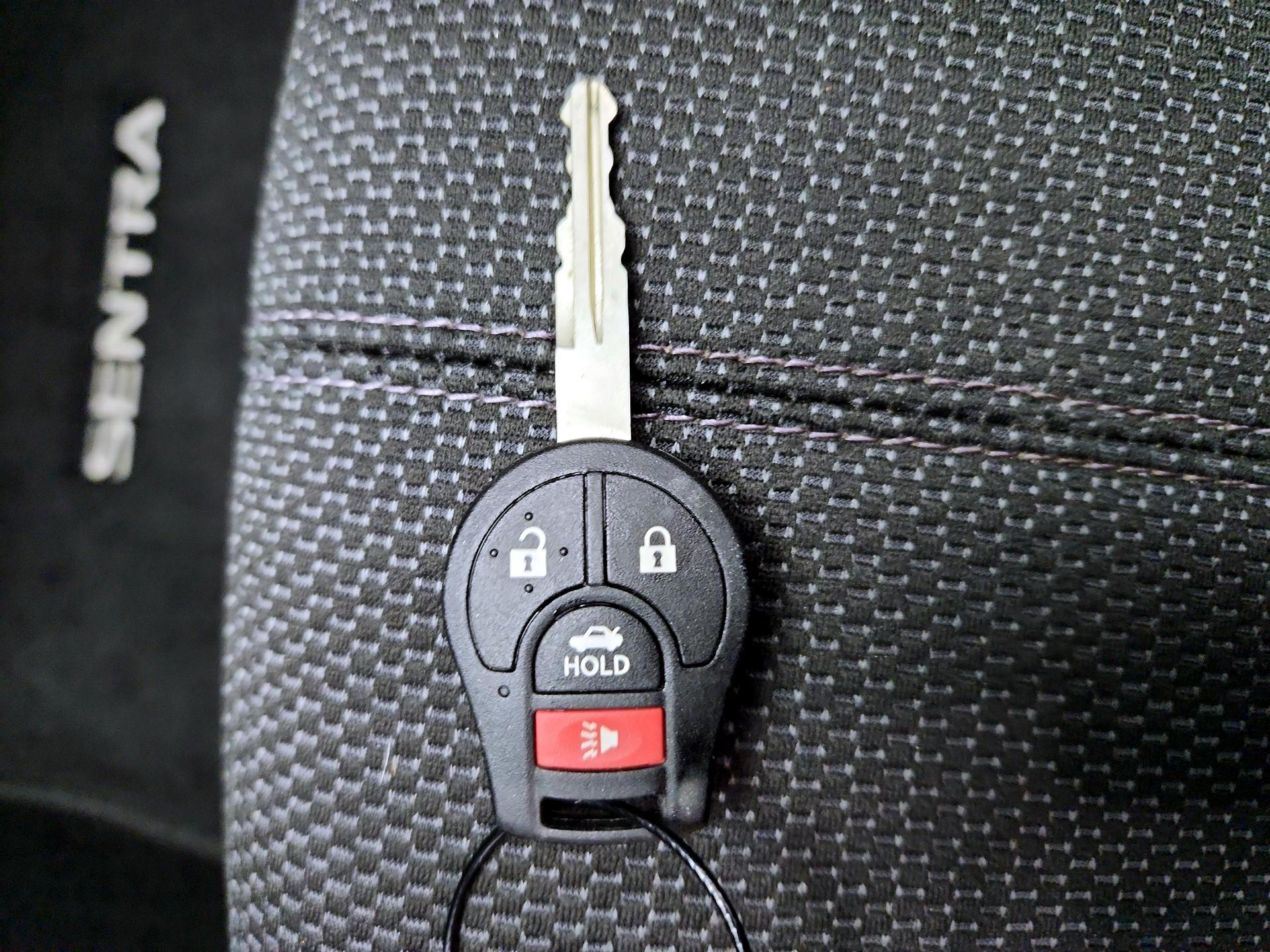 Thumbnail: 2016 Nissan Sentra - 20