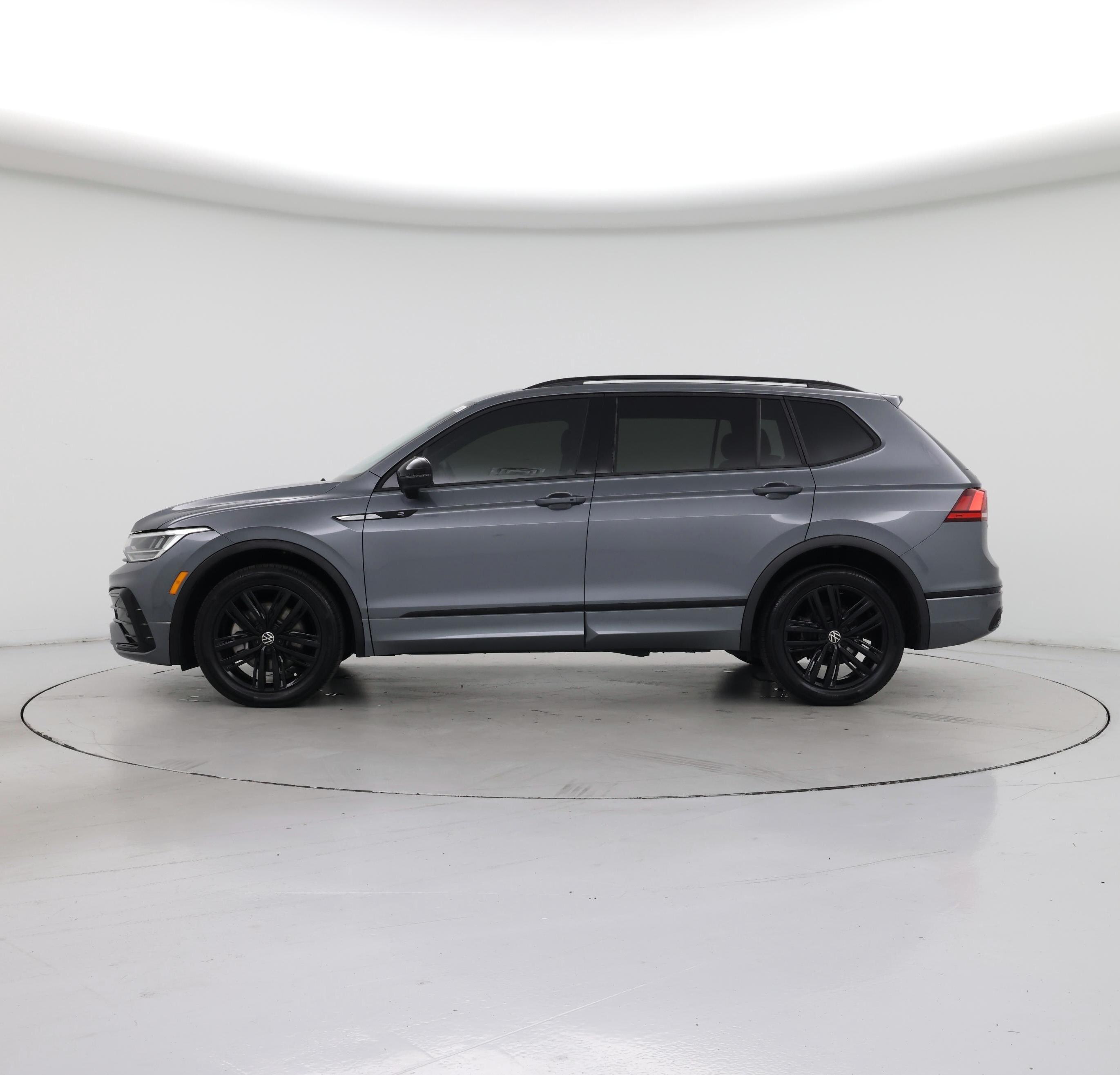 Thumbnail: 2022 Volkswagen Tiguan - 3