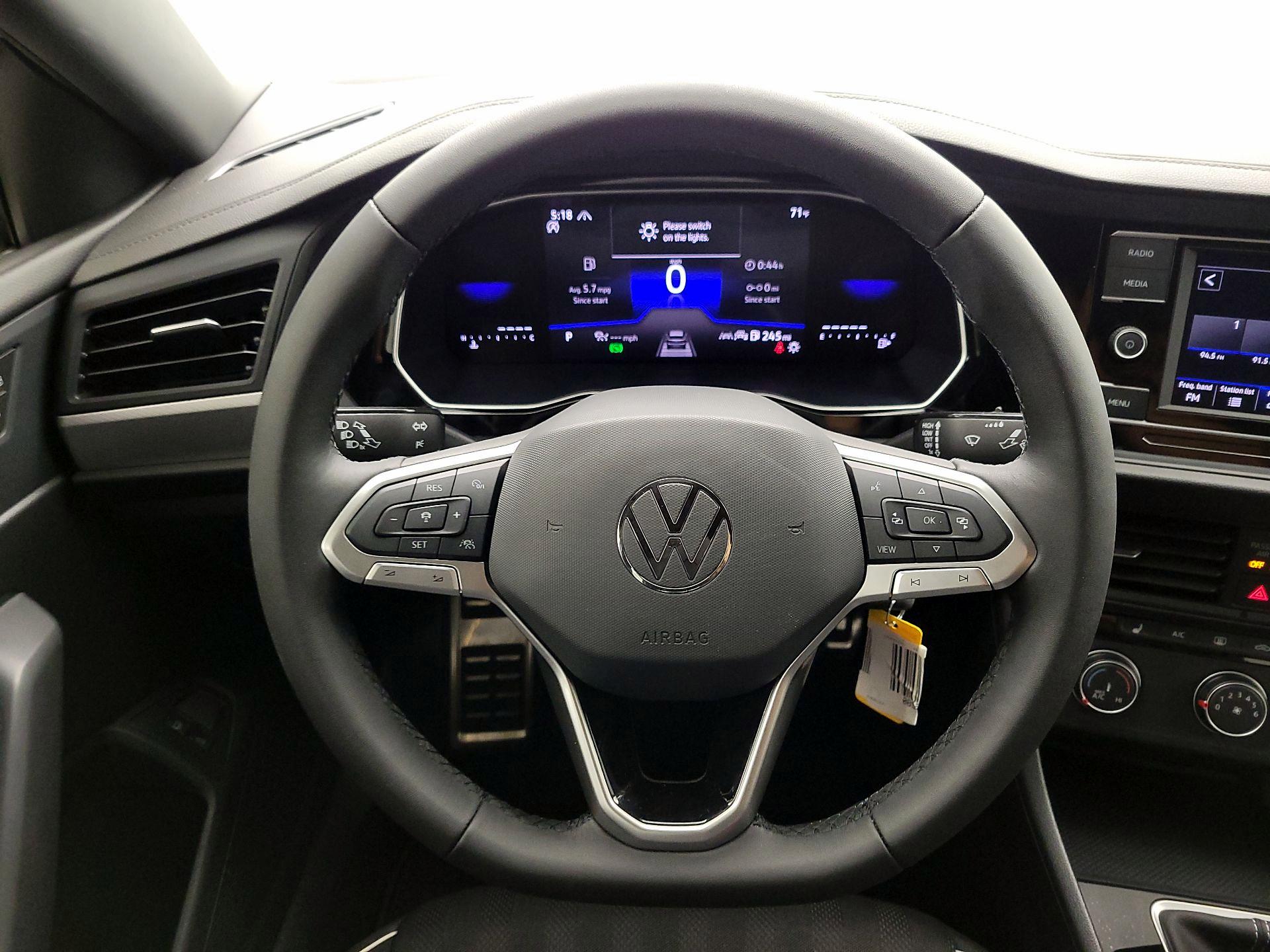 Thumbnail: 2024 Volkswagen Jetta - 10