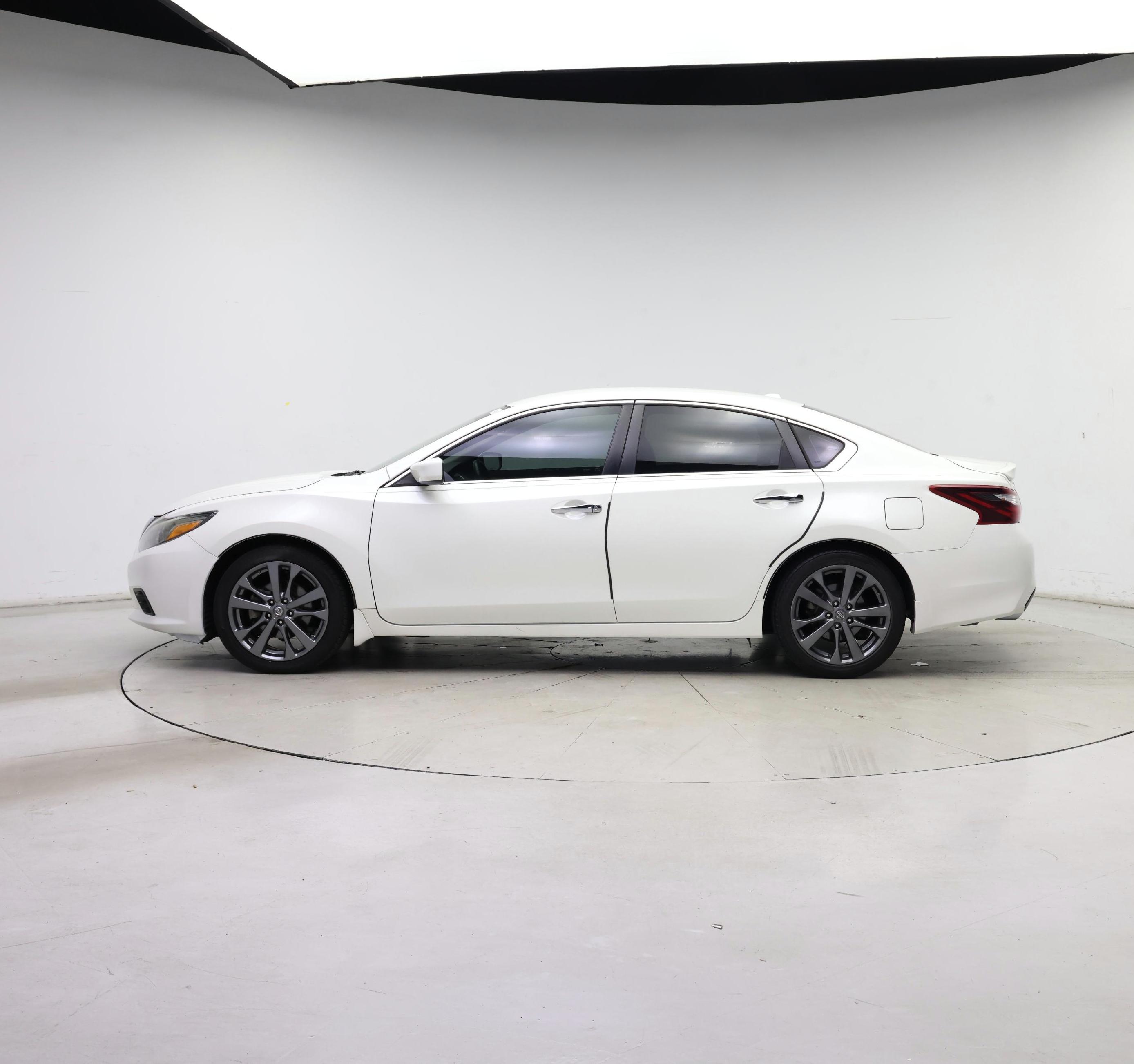 Thumbnail: 2018 Nissan Altima - 3