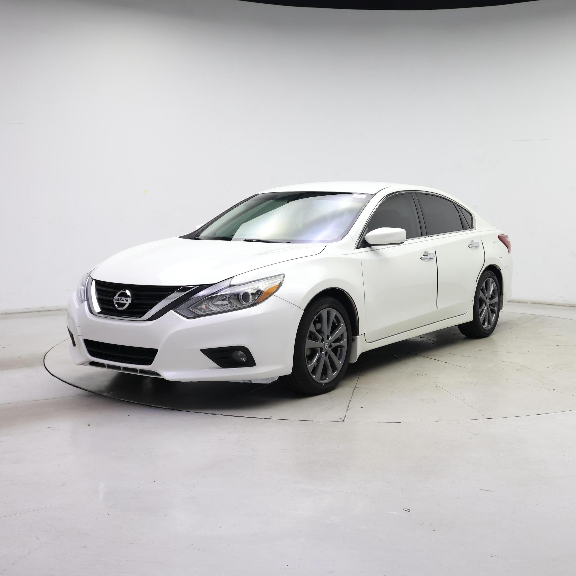 Thumbnail: 2018 Nissan Altima - 4