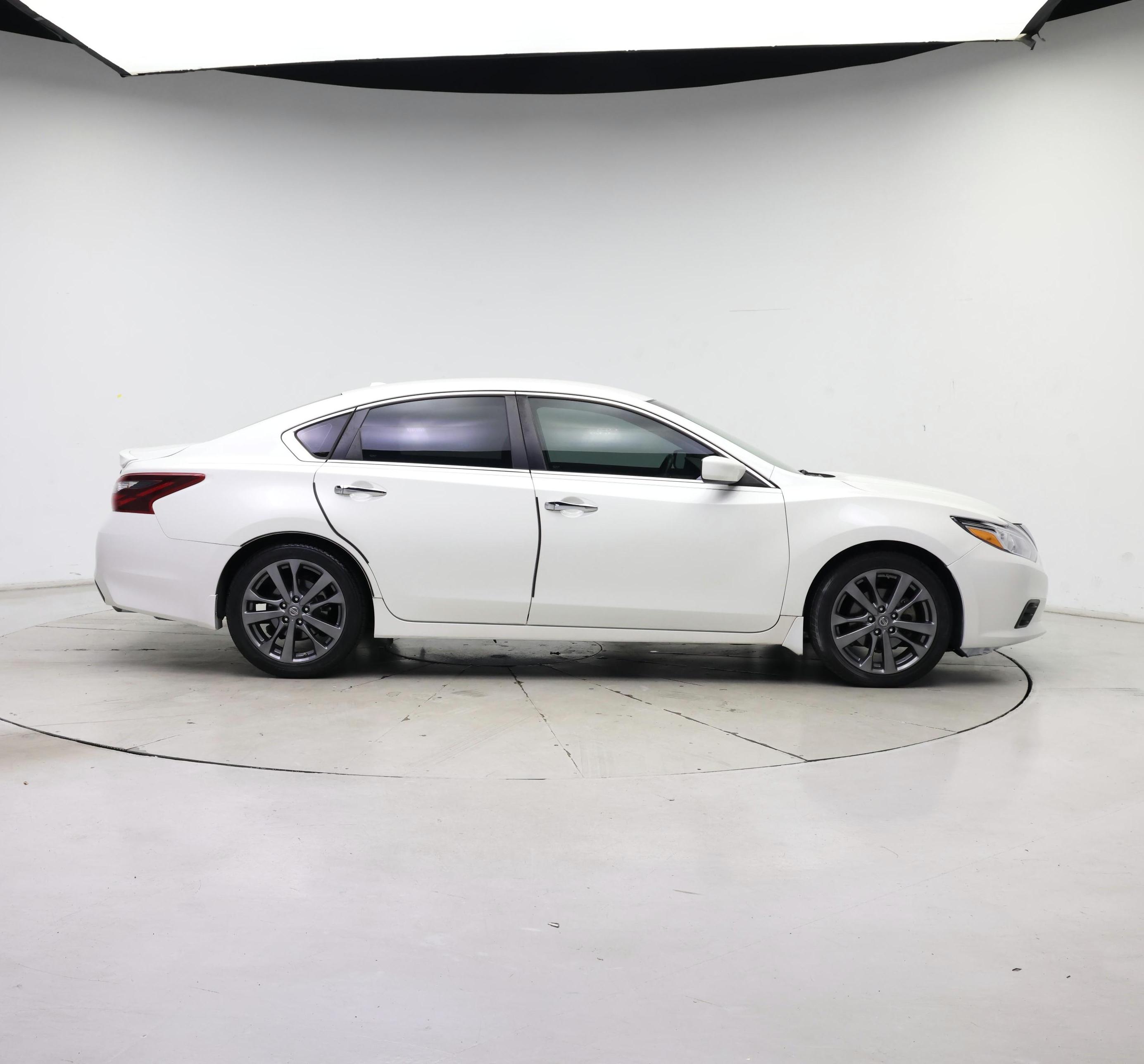 Thumbnail: 2018 Nissan Altima - 7