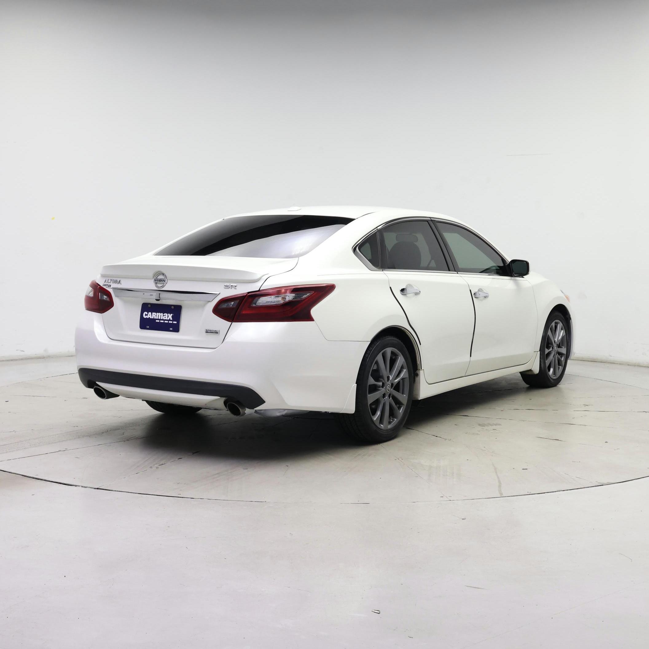Thumbnail: 2018 Nissan Altima - 8
