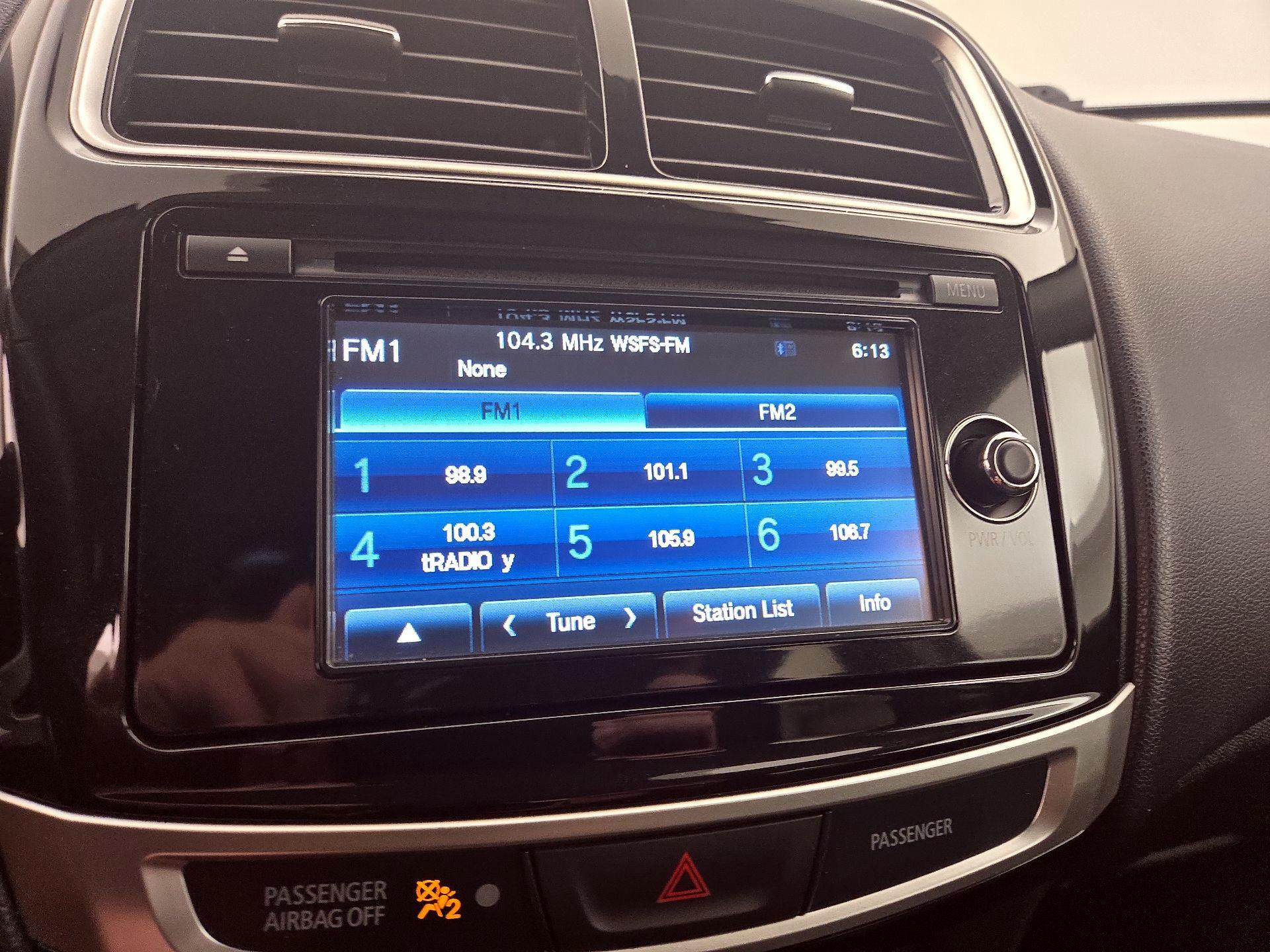 Thumbnail: 2015 Mitsubishi Outlander Sport - 15