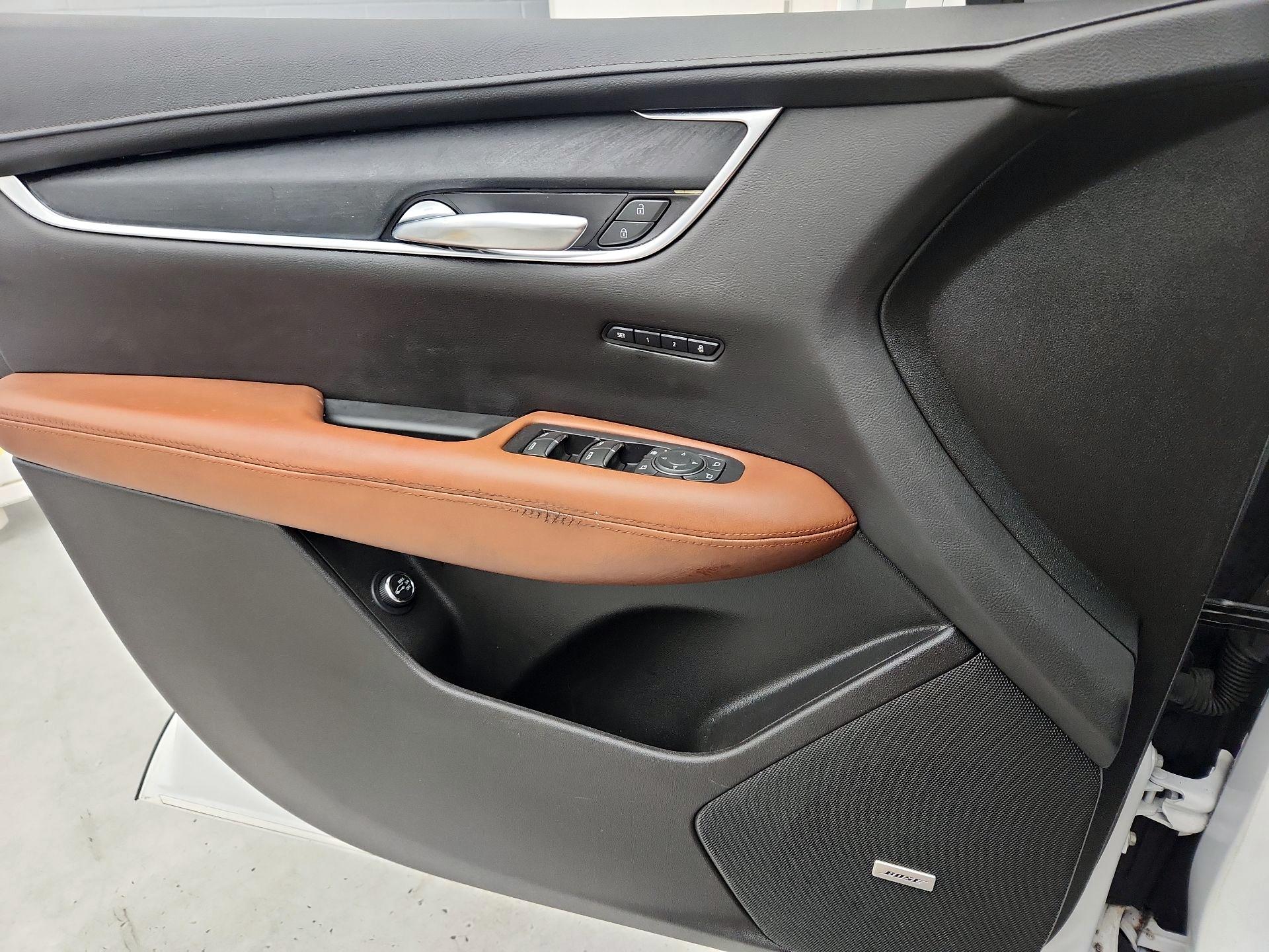 Thumbnail: 2019 Cadillac XT5 - 12