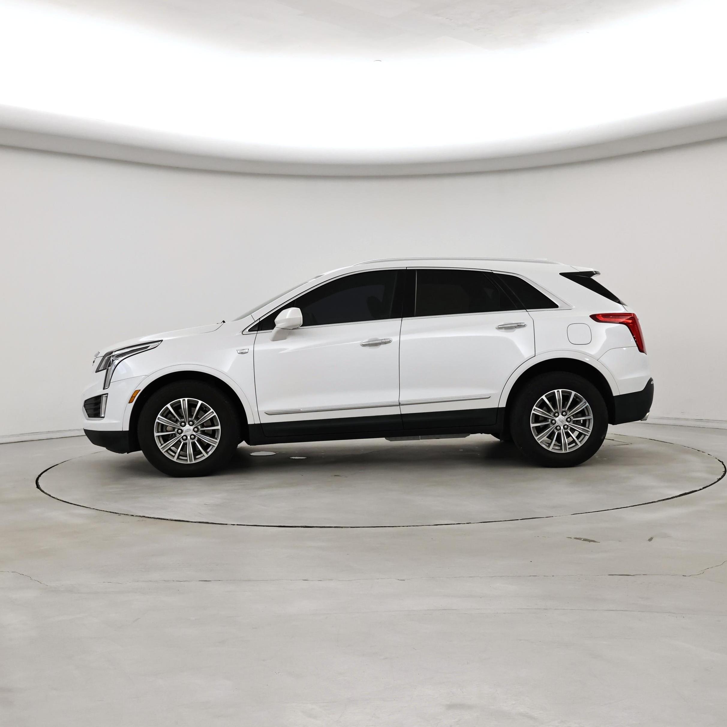 Thumbnail: 2019 Cadillac XT5 - 3
