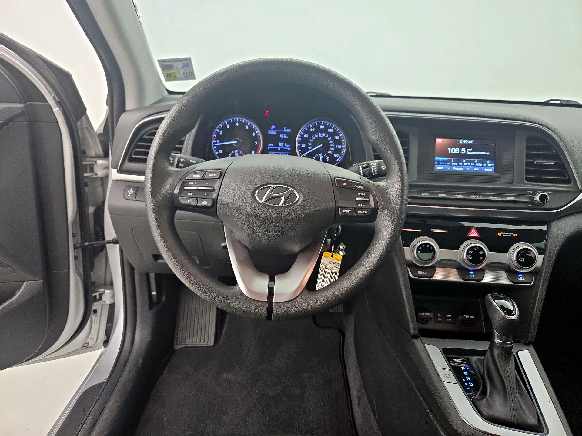 Thumbnail: 2019 Hyundai Elantra - 10