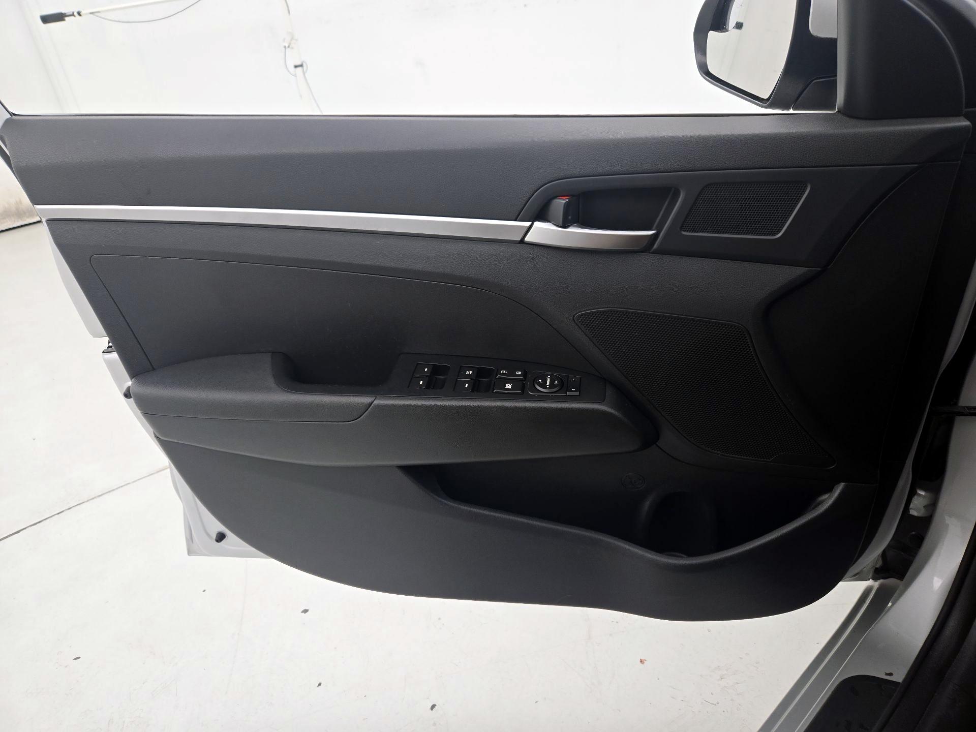 Thumbnail: 2019 Hyundai Elantra - 12