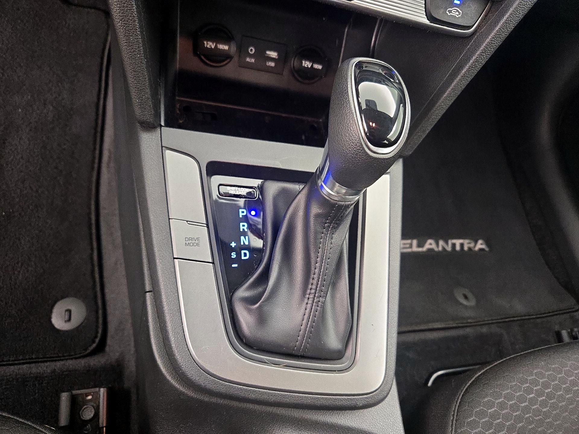 Thumbnail: 2019 Hyundai Elantra - 17