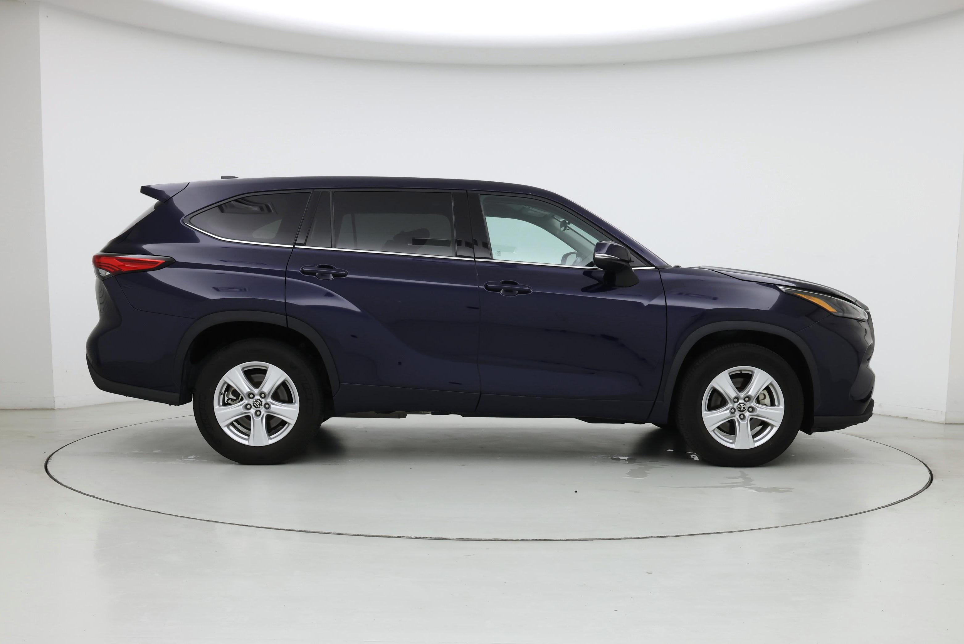 Thumbnail: 2022 Toyota Highlander - 7