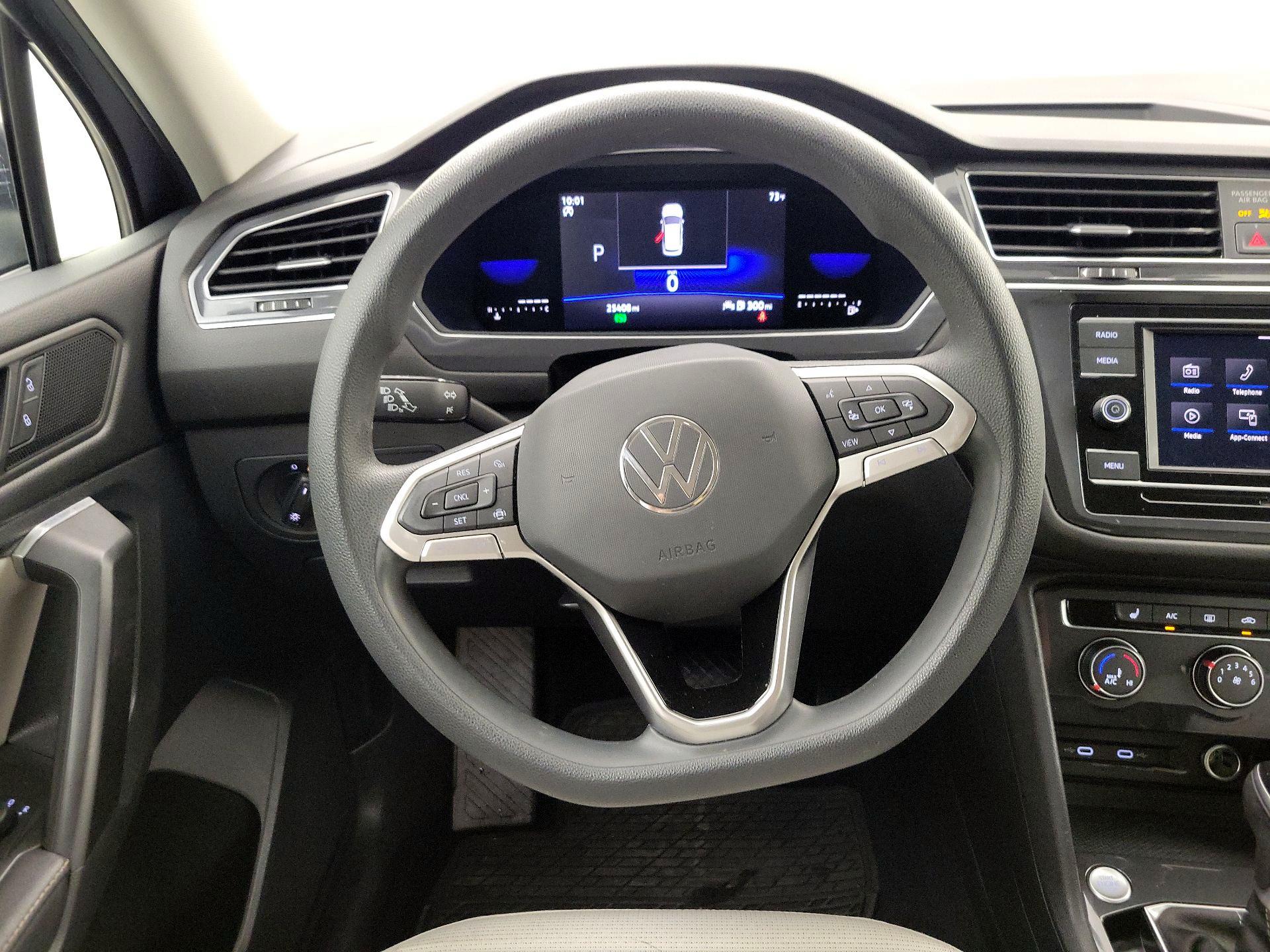 Thumbnail: 2022 Volkswagen Tiguan - 10