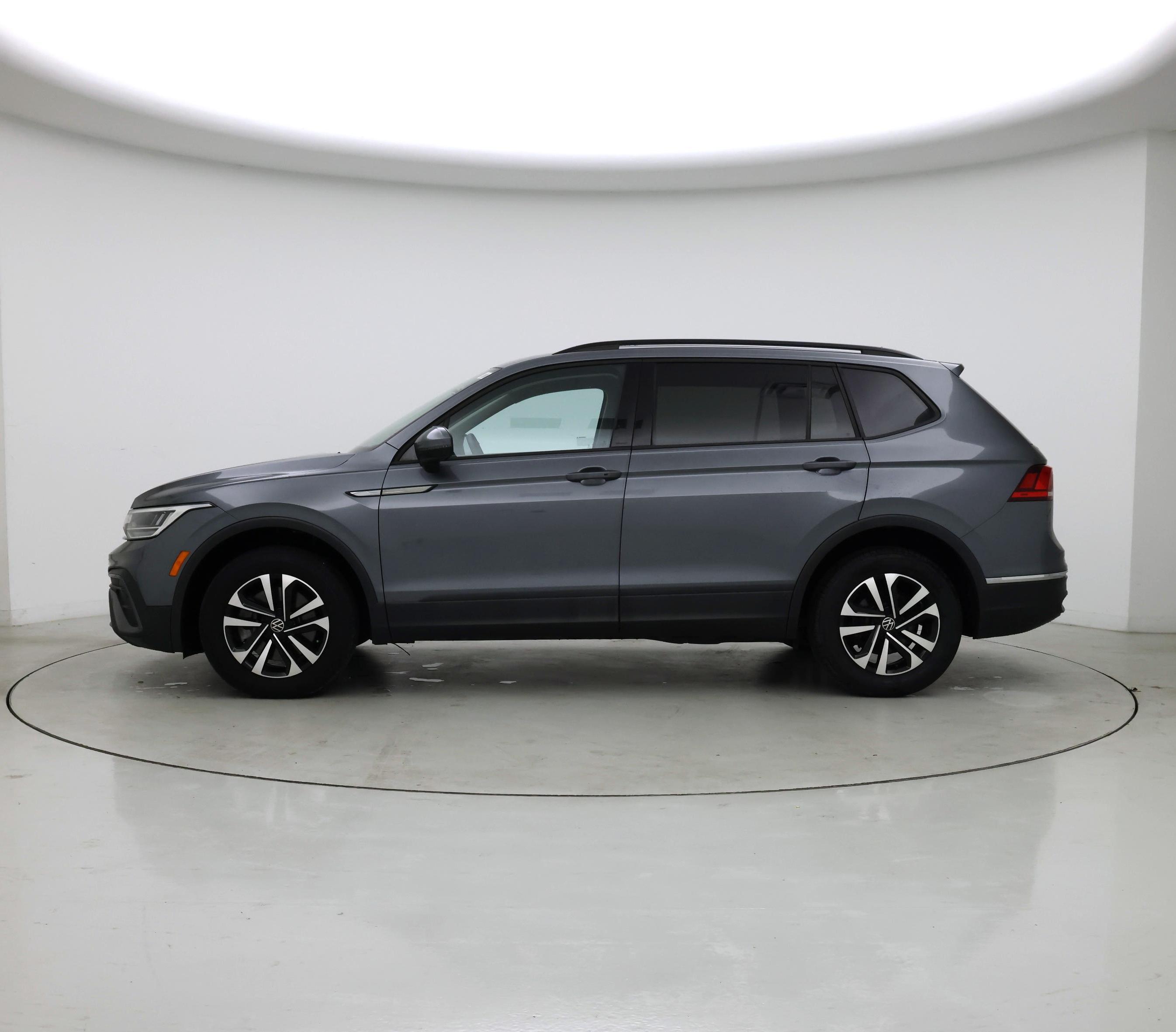 Thumbnail: 2022 Volkswagen Tiguan - 3