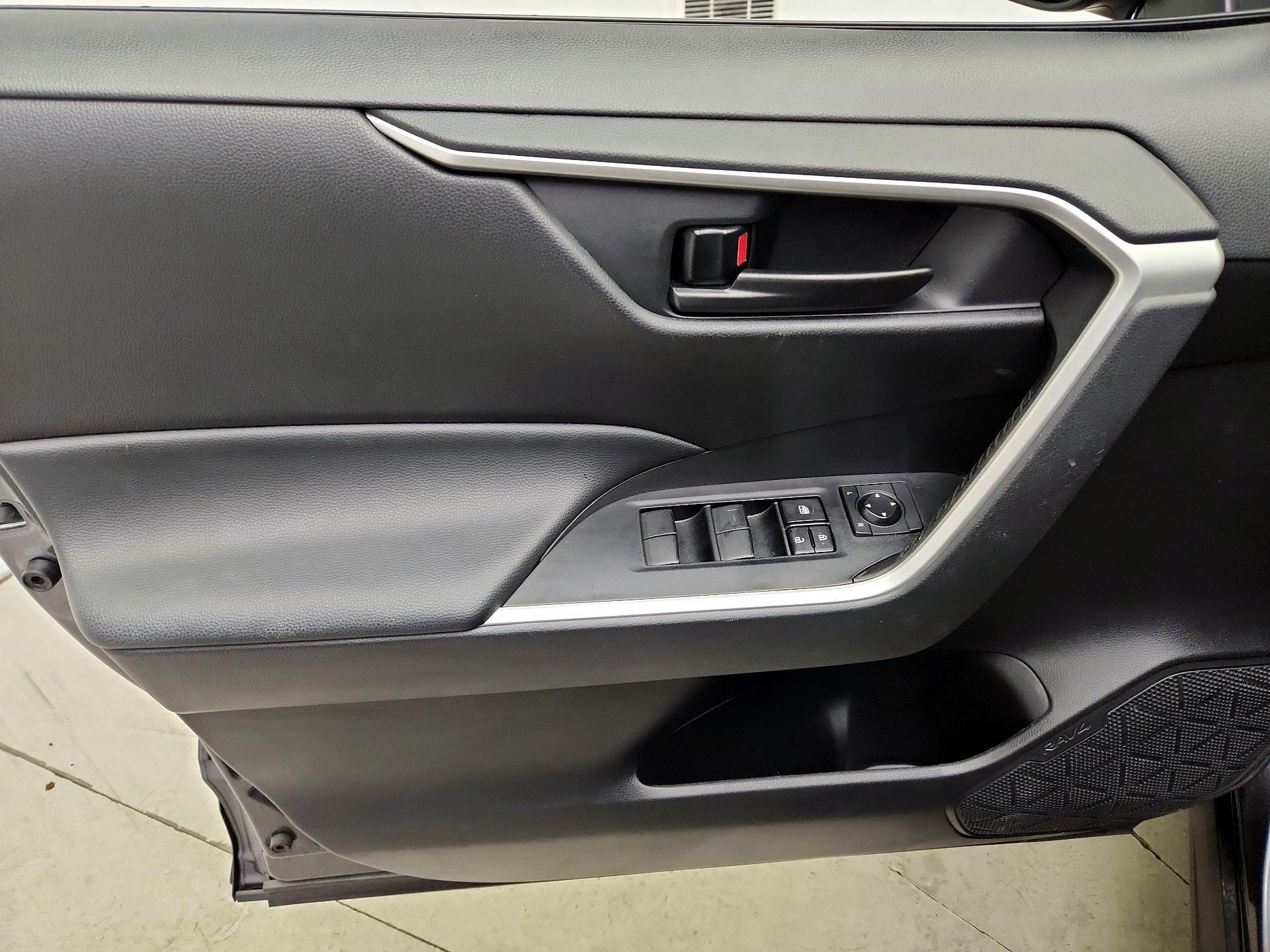 Thumbnail: 2023 Toyota RAV4 - 12