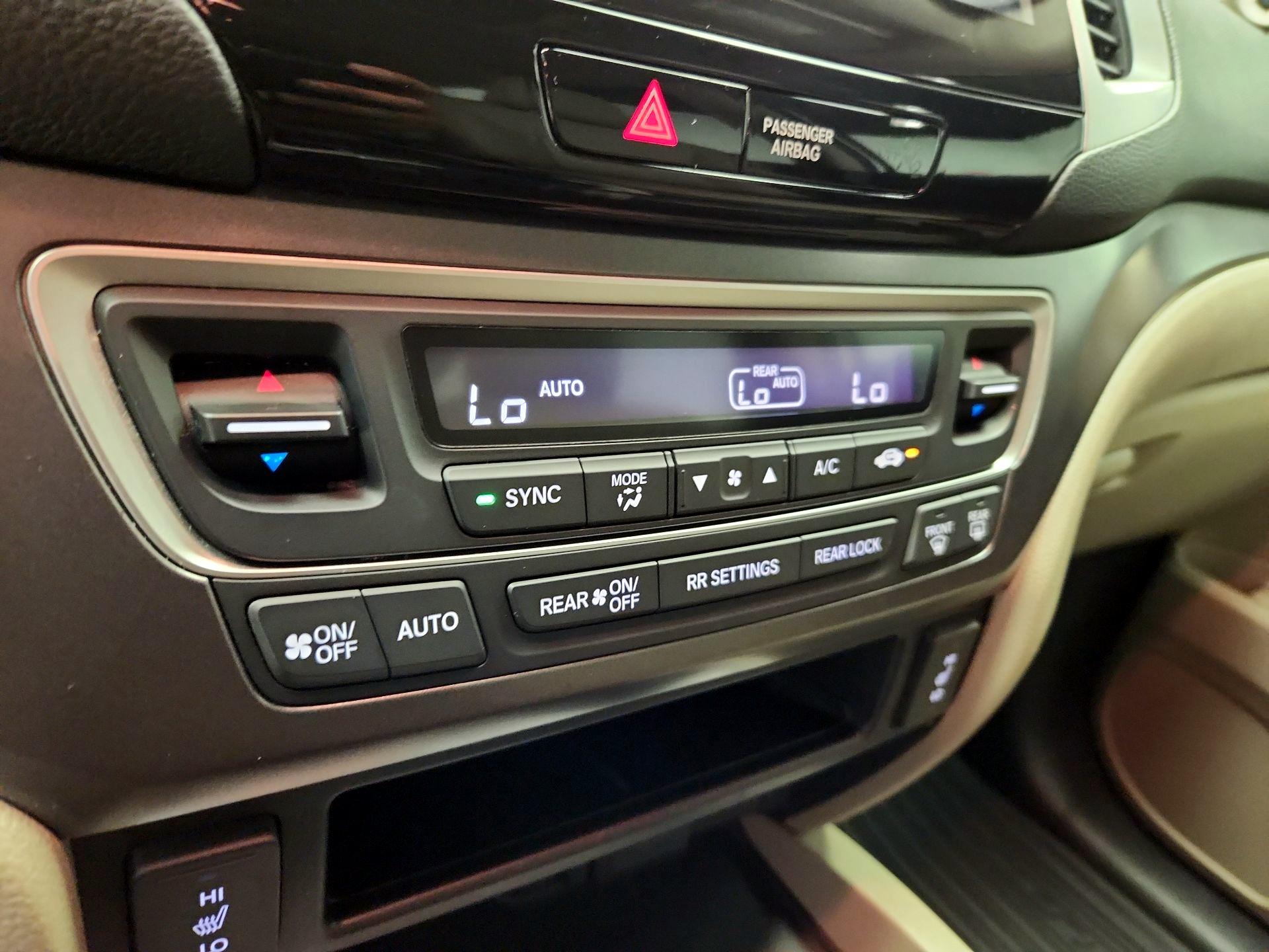 Thumbnail: 2018 Honda Pilot - 16