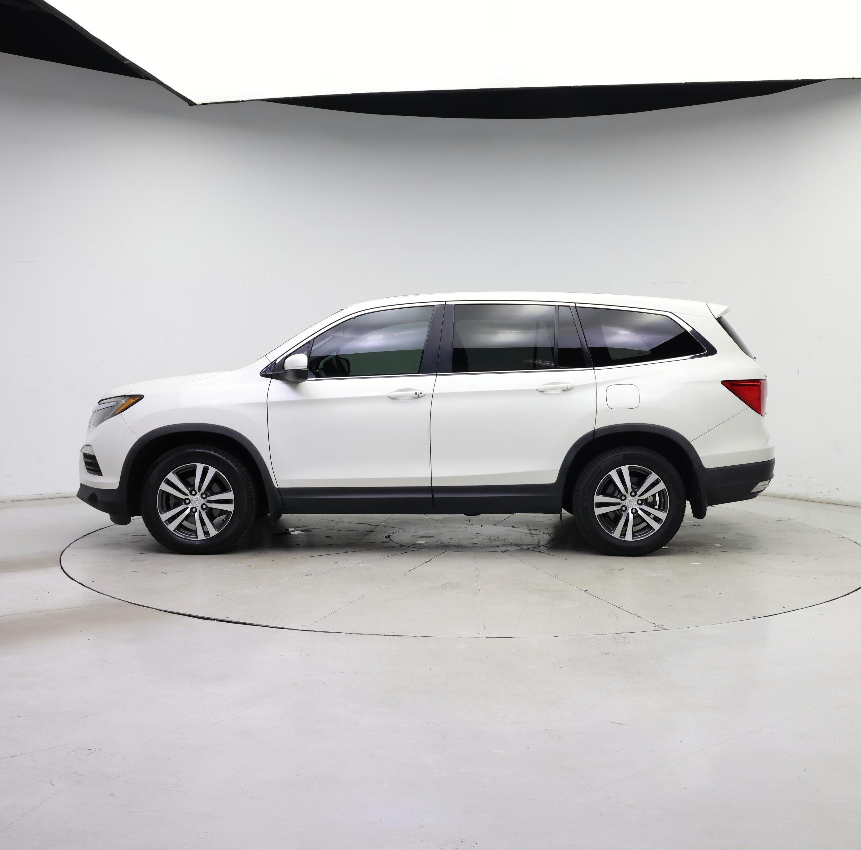 Thumbnail: 2018 Honda Pilot - 3