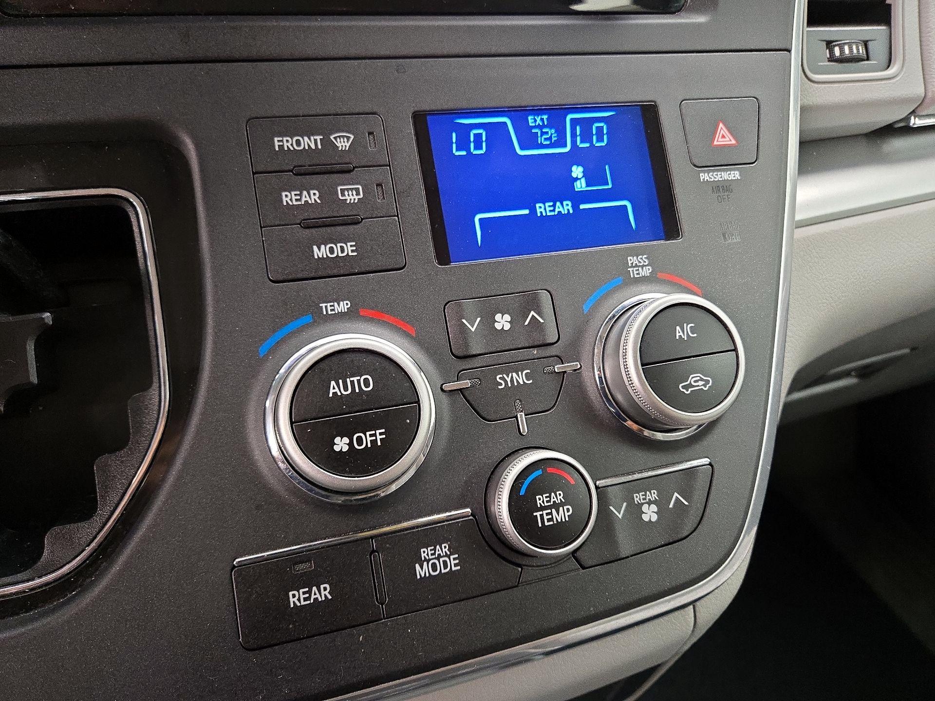 Thumbnail: 2016 Toyota Sienna - 16