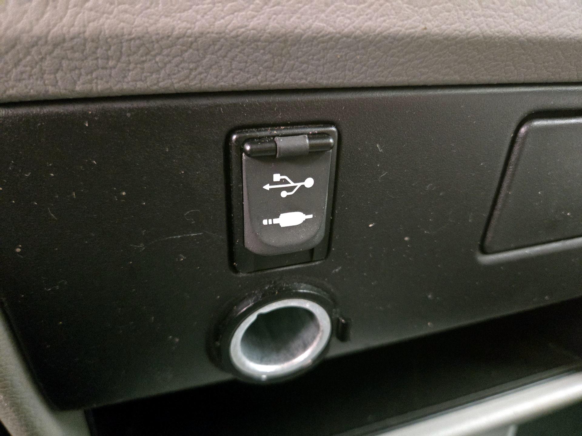 Thumbnail: 2016 Toyota Sienna - 18