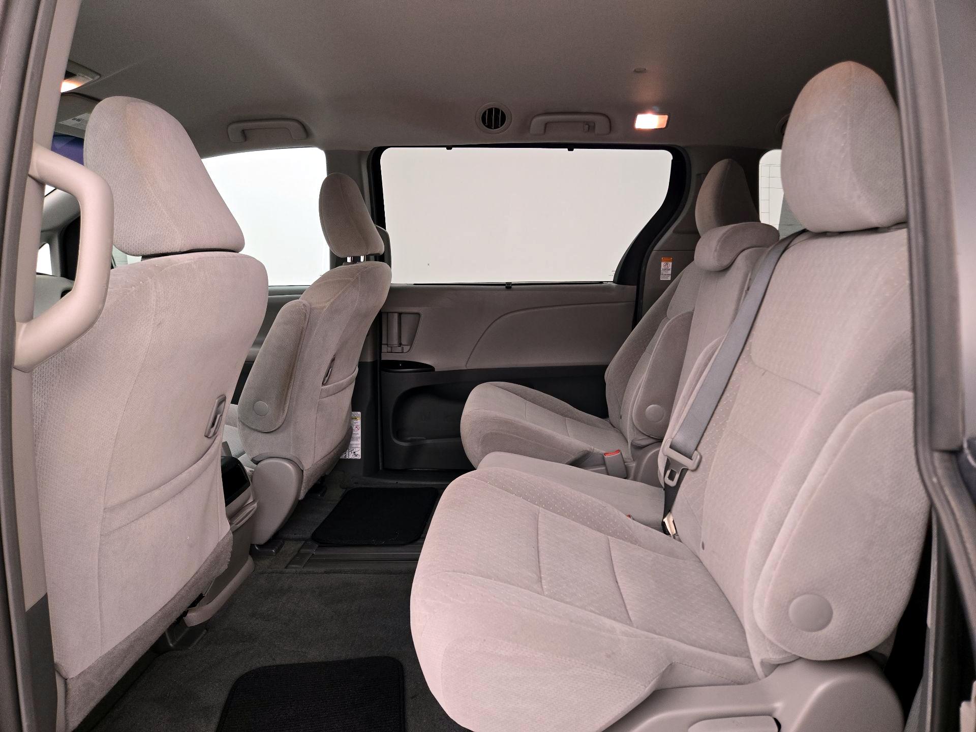 Thumbnail: 2016 Toyota Sienna - 19