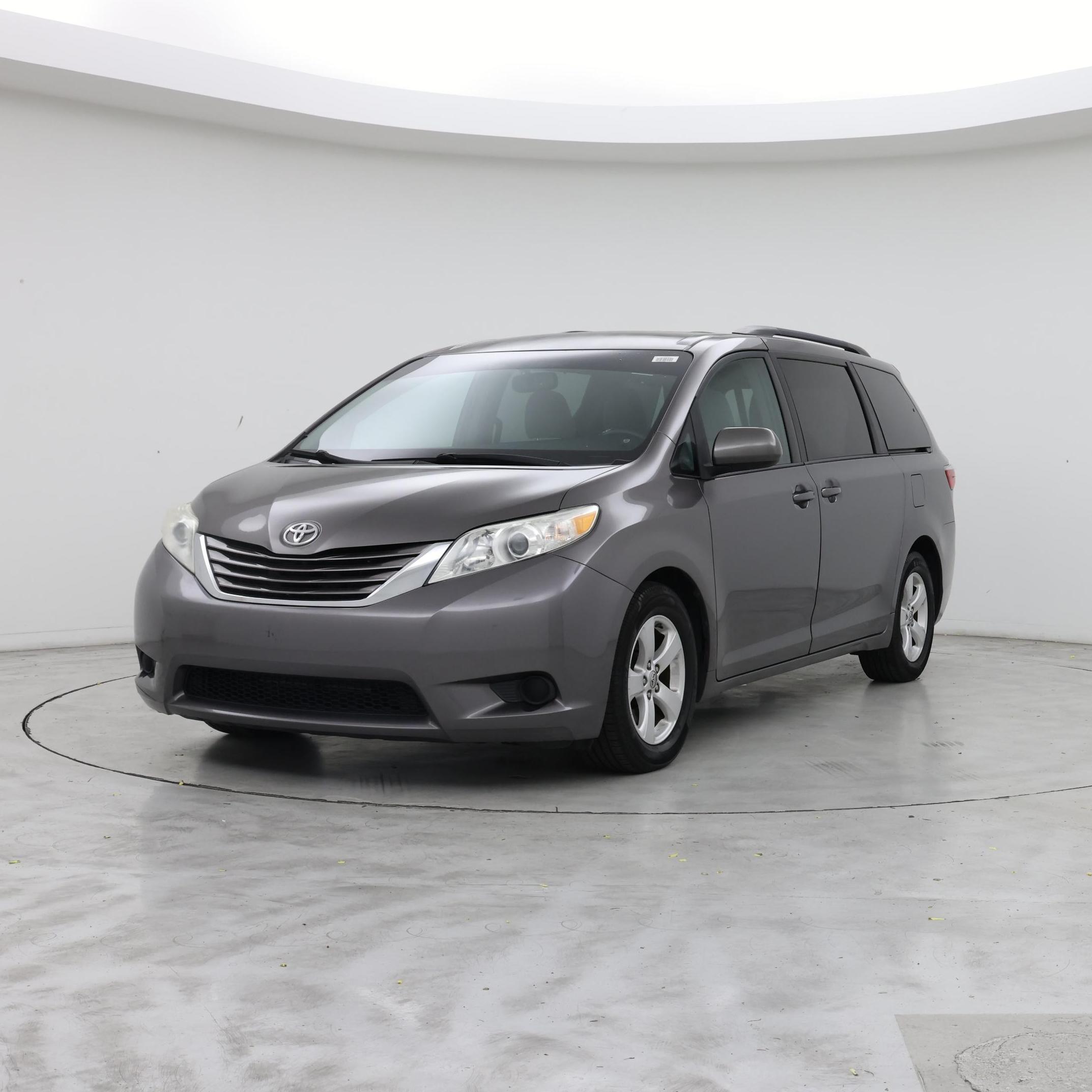 Thumbnail: 2016 Toyota Sienna - 4