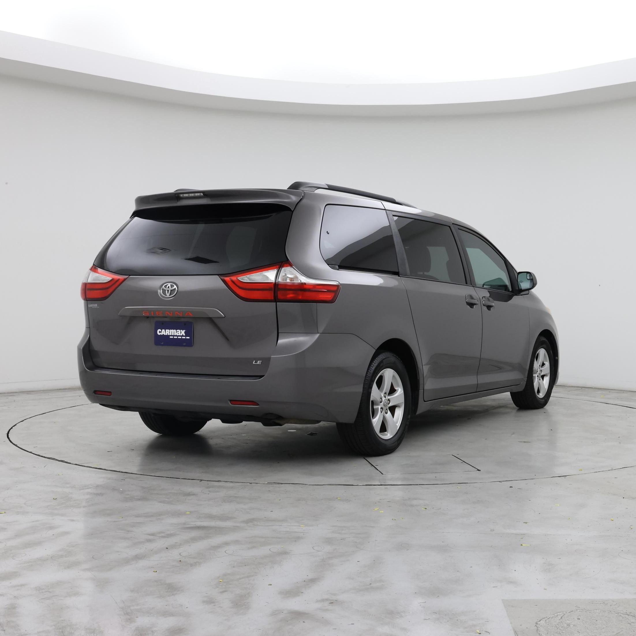 Thumbnail: 2016 Toyota Sienna - 8