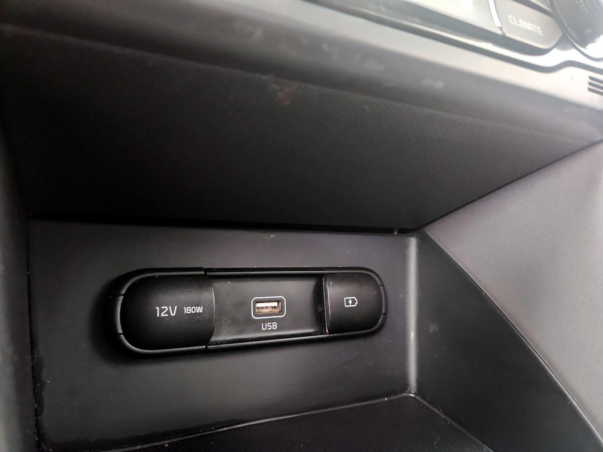 Thumbnail: 2020 Kia Niro - 18