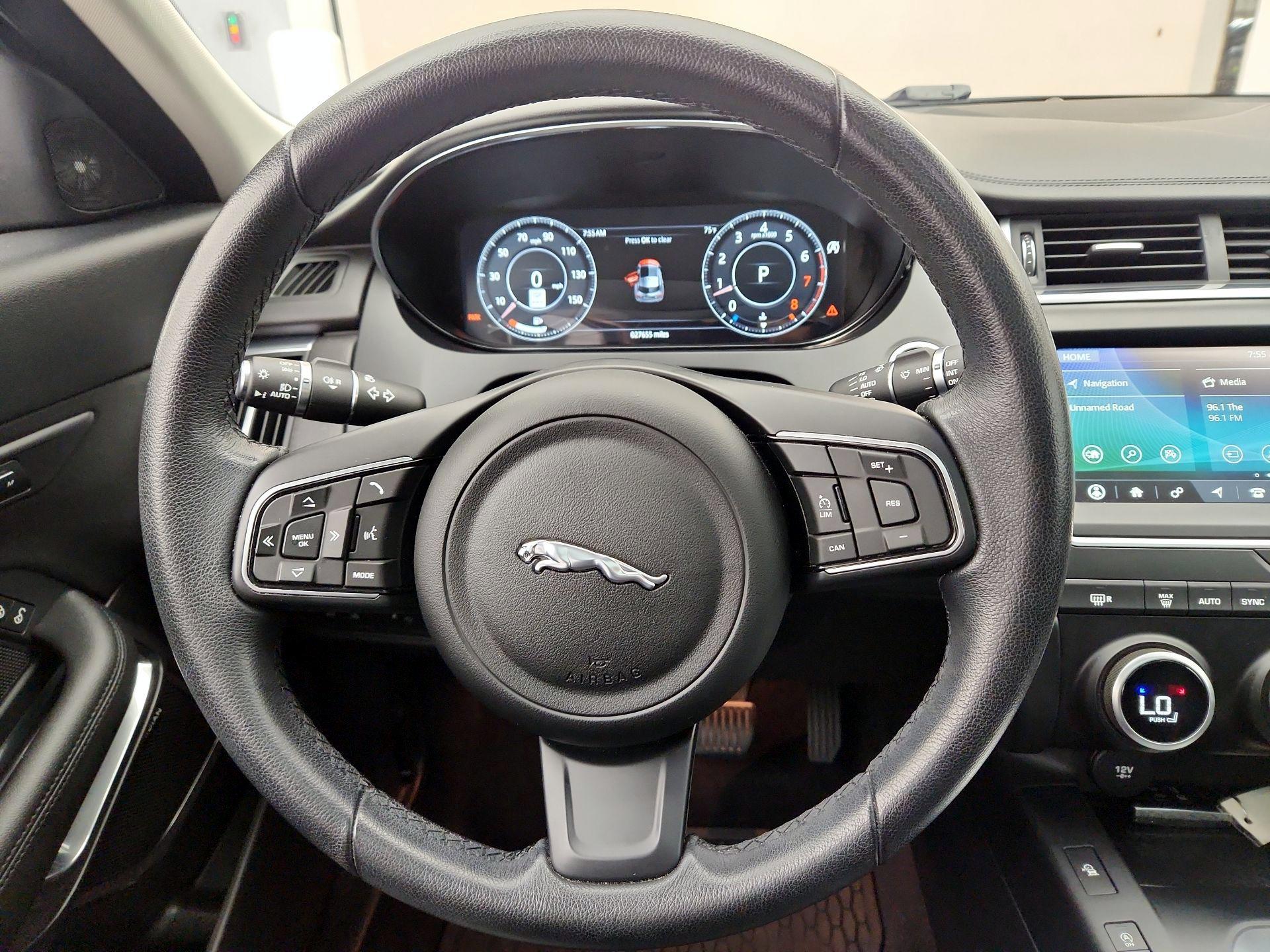 Thumbnail: 2020 Jaguar E-Pace - 10