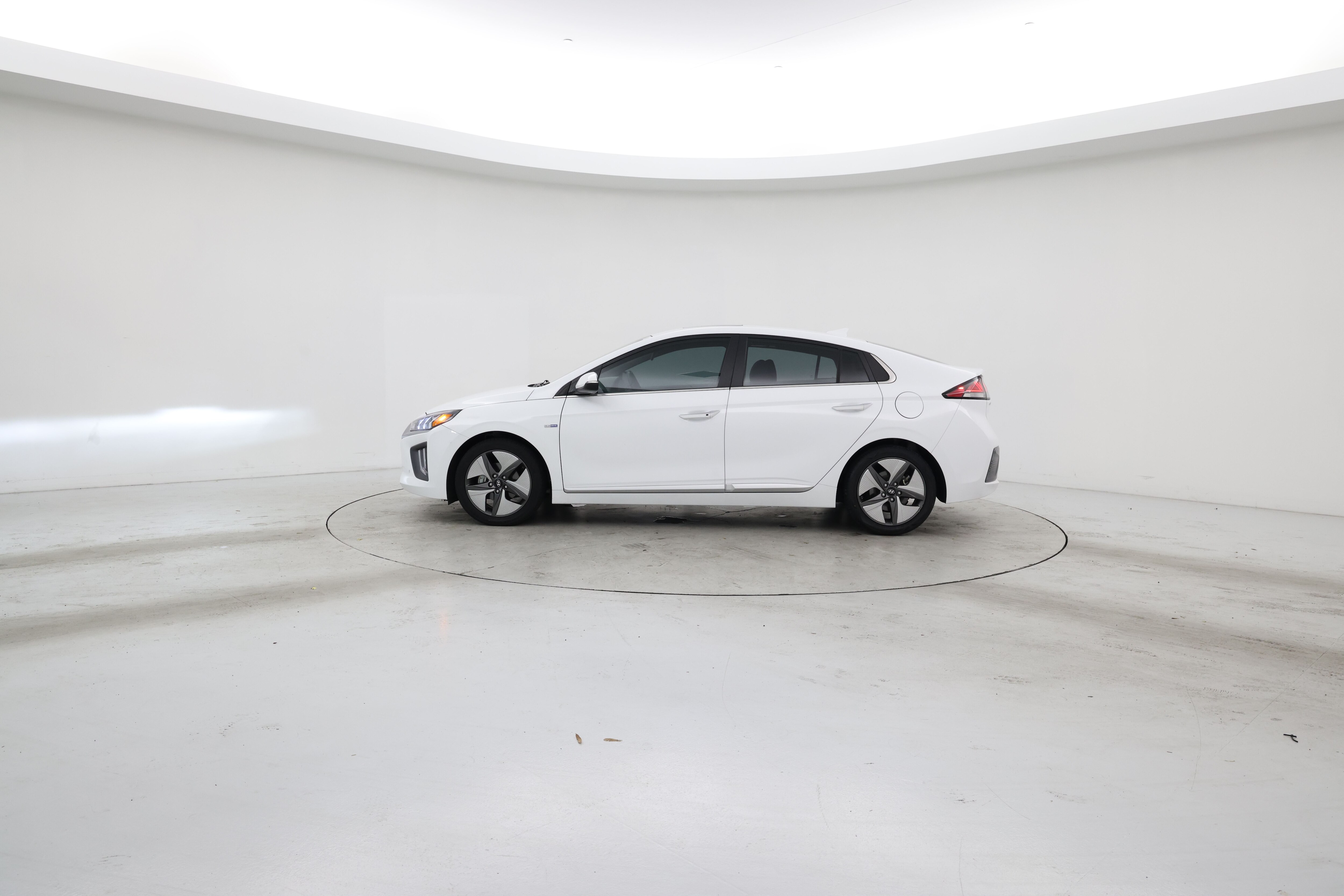 Thumbnail: 2020 Hyundai Ioniq - 3