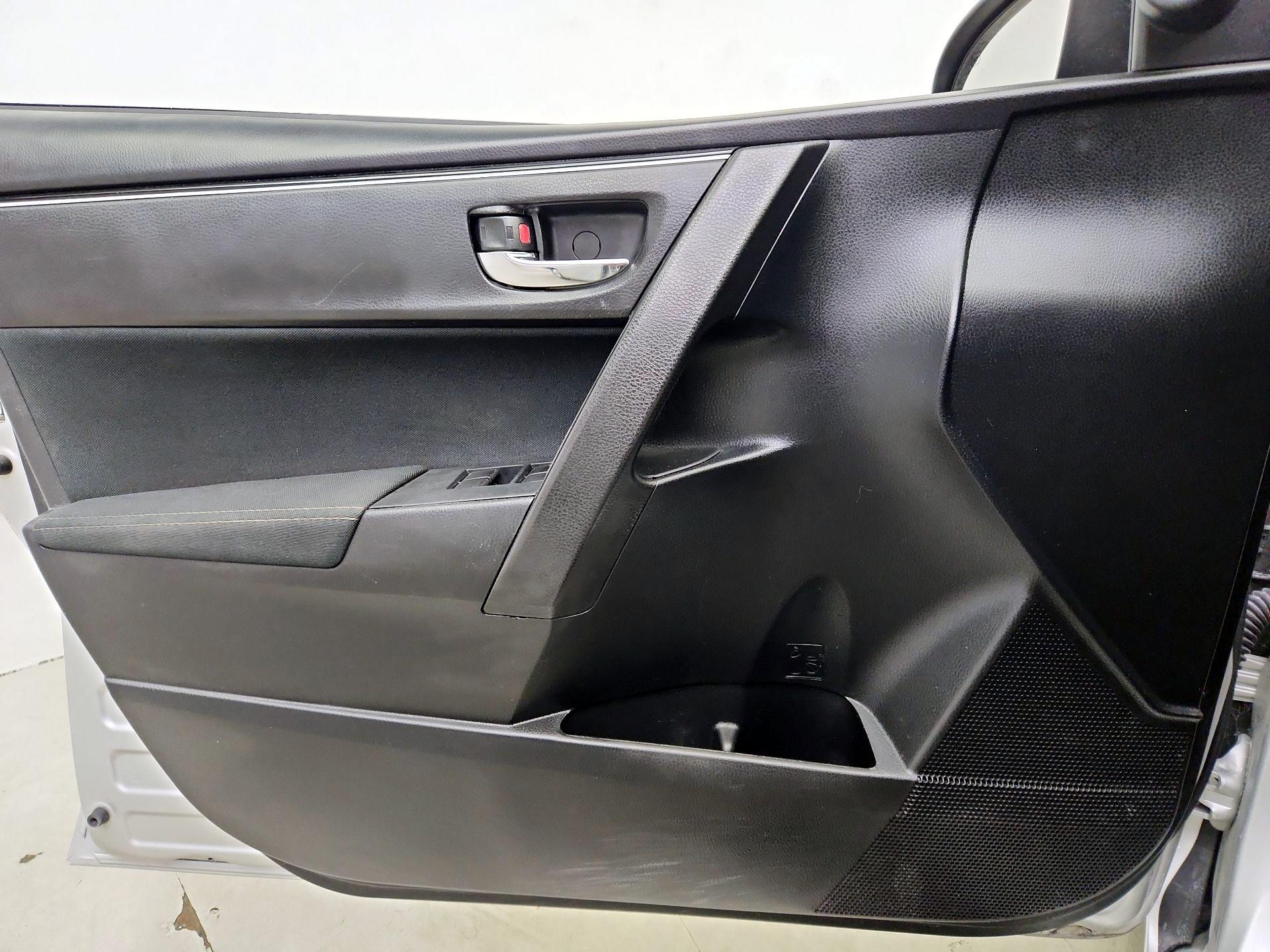Thumbnail: 2018 Toyota Corolla - 12