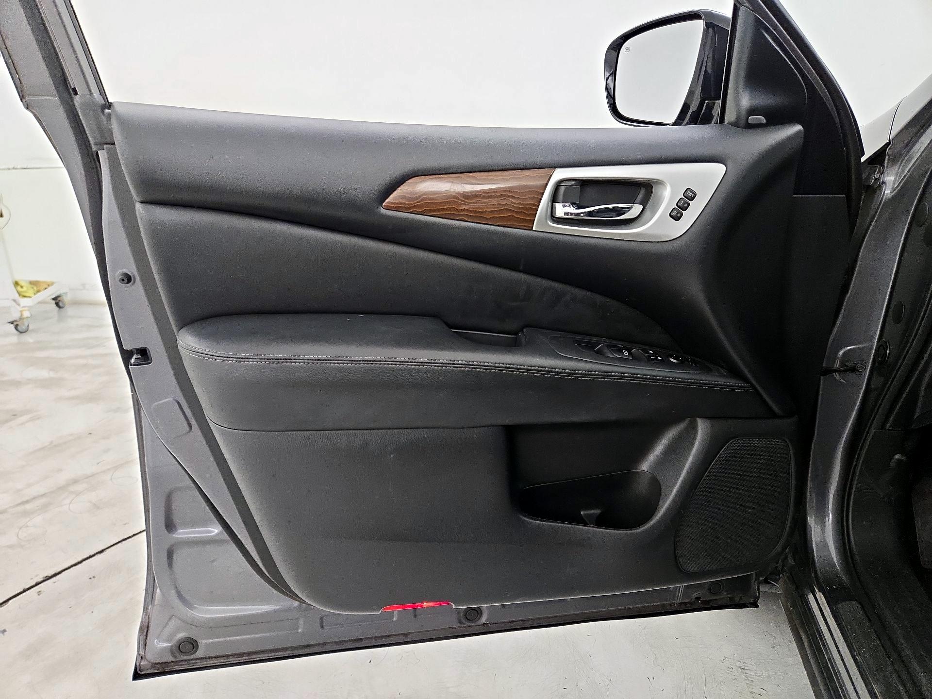 Thumbnail: 2017 Nissan Pathfinder - 12