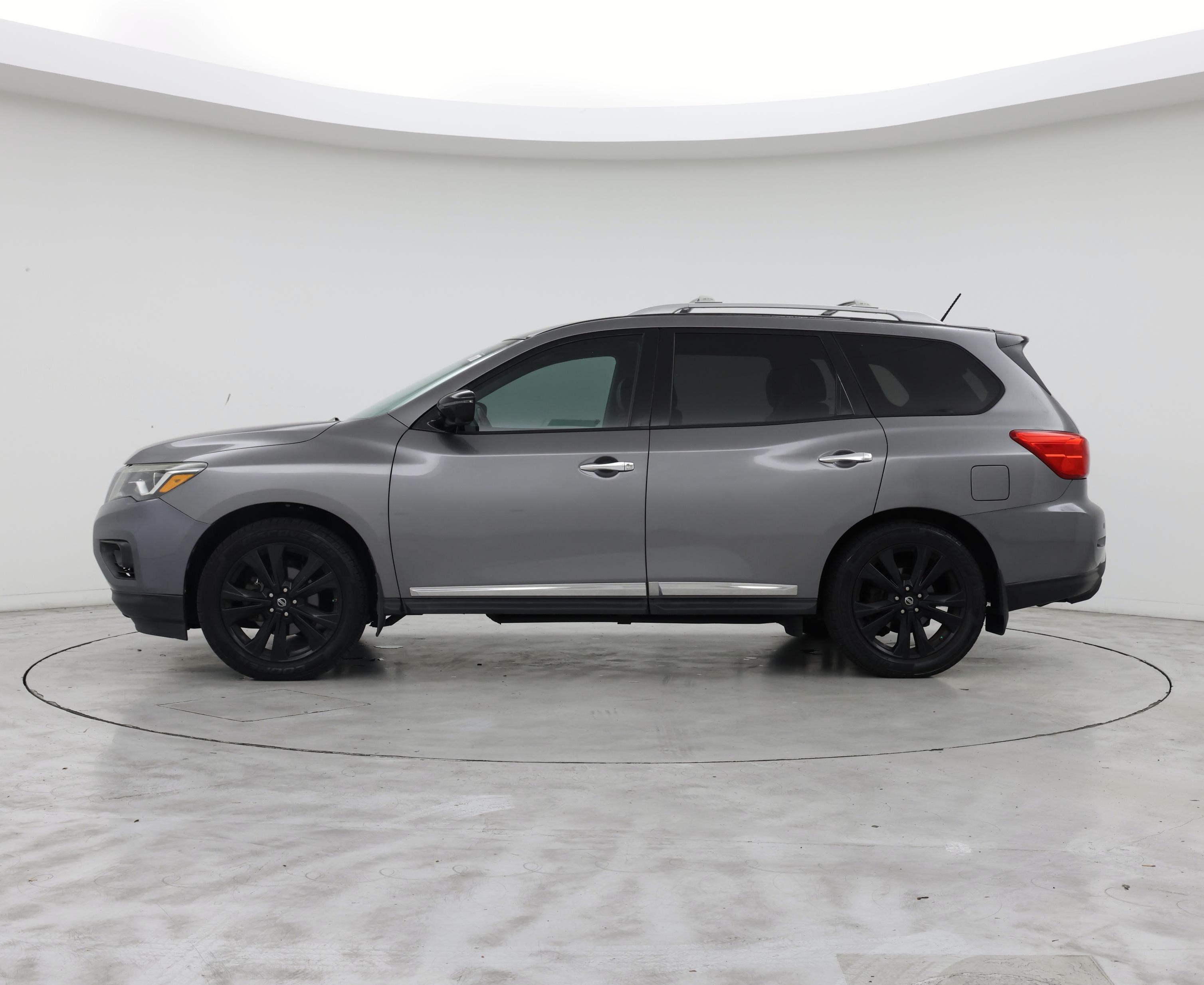 Thumbnail: 2017 Nissan Pathfinder - 3
