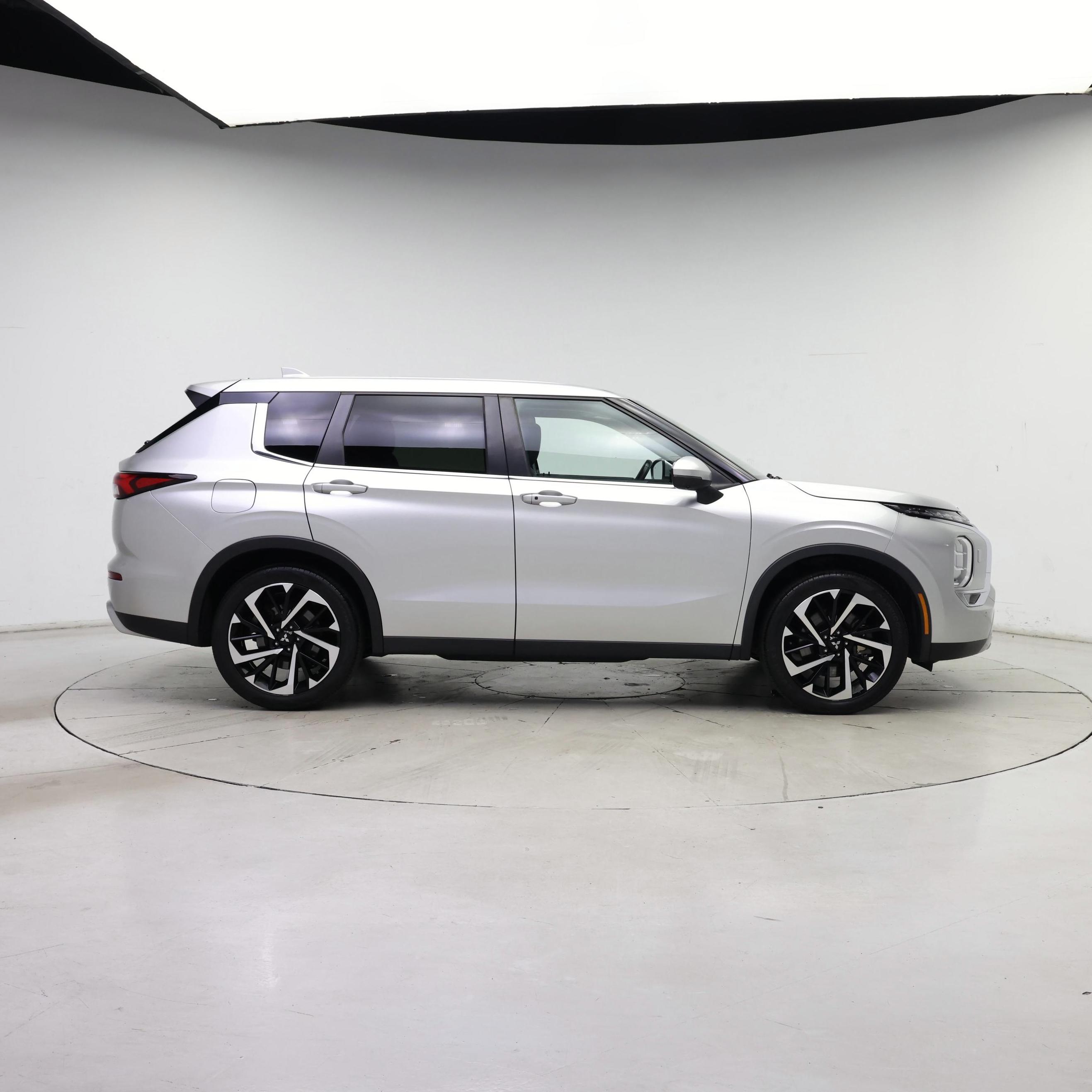 Thumbnail: 2022 Mitsubishi Outlander - 7