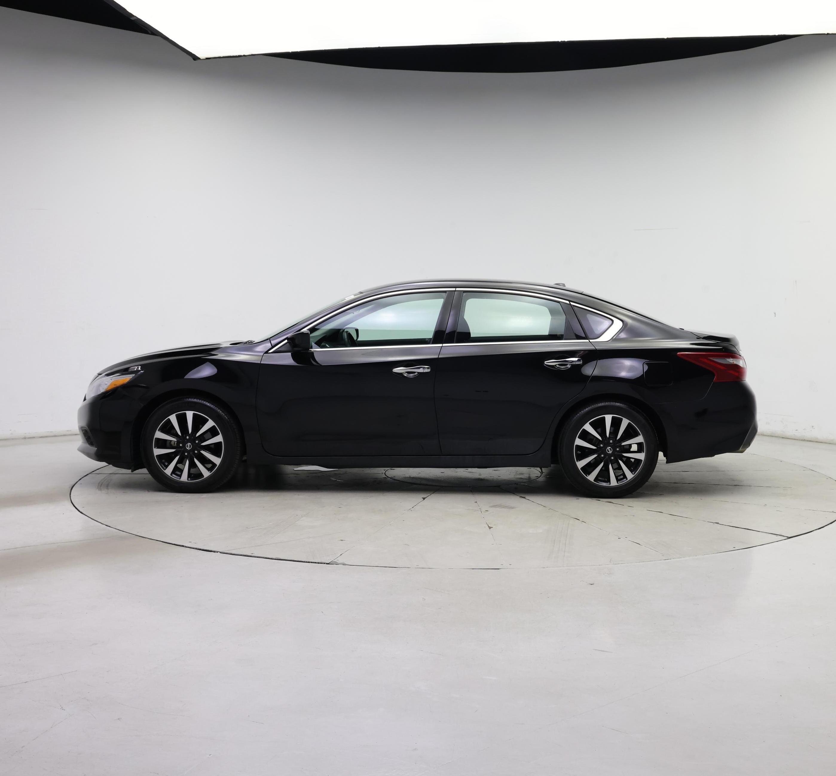Thumbnail: 2018 Nissan Altima - 3