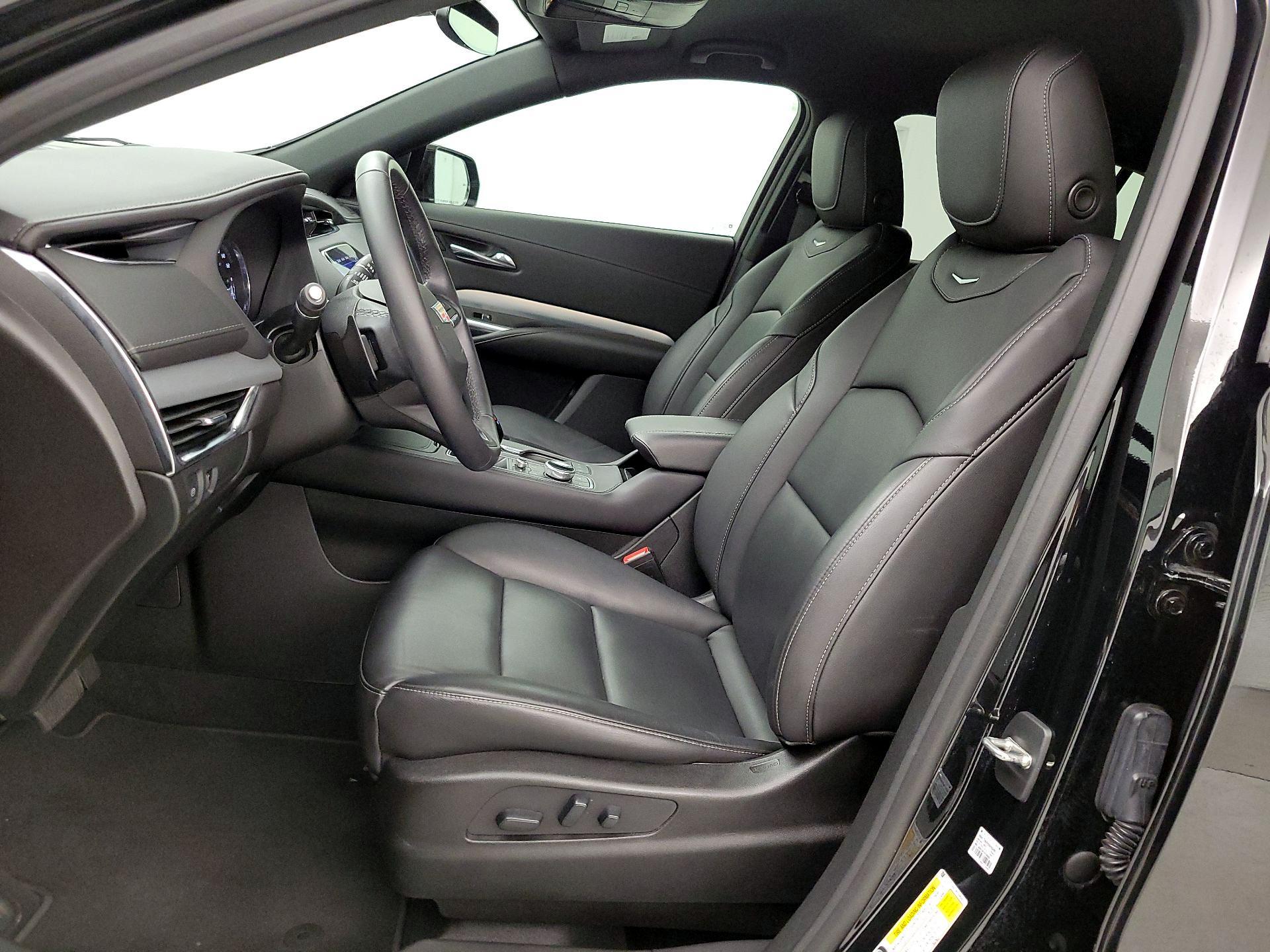 Thumbnail: 2021 Cadillac XT4 - 11