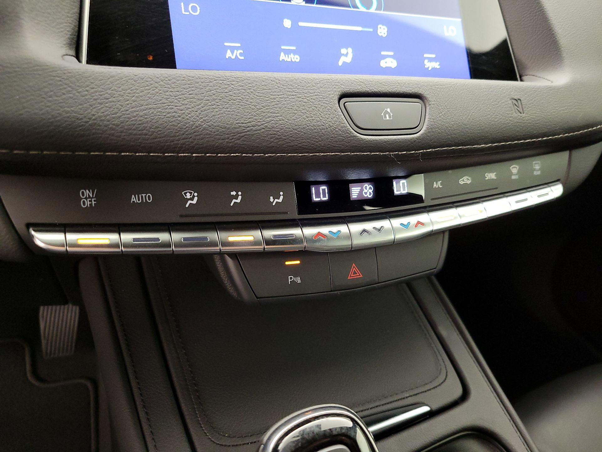 Thumbnail: 2021 Cadillac XT4 - 16