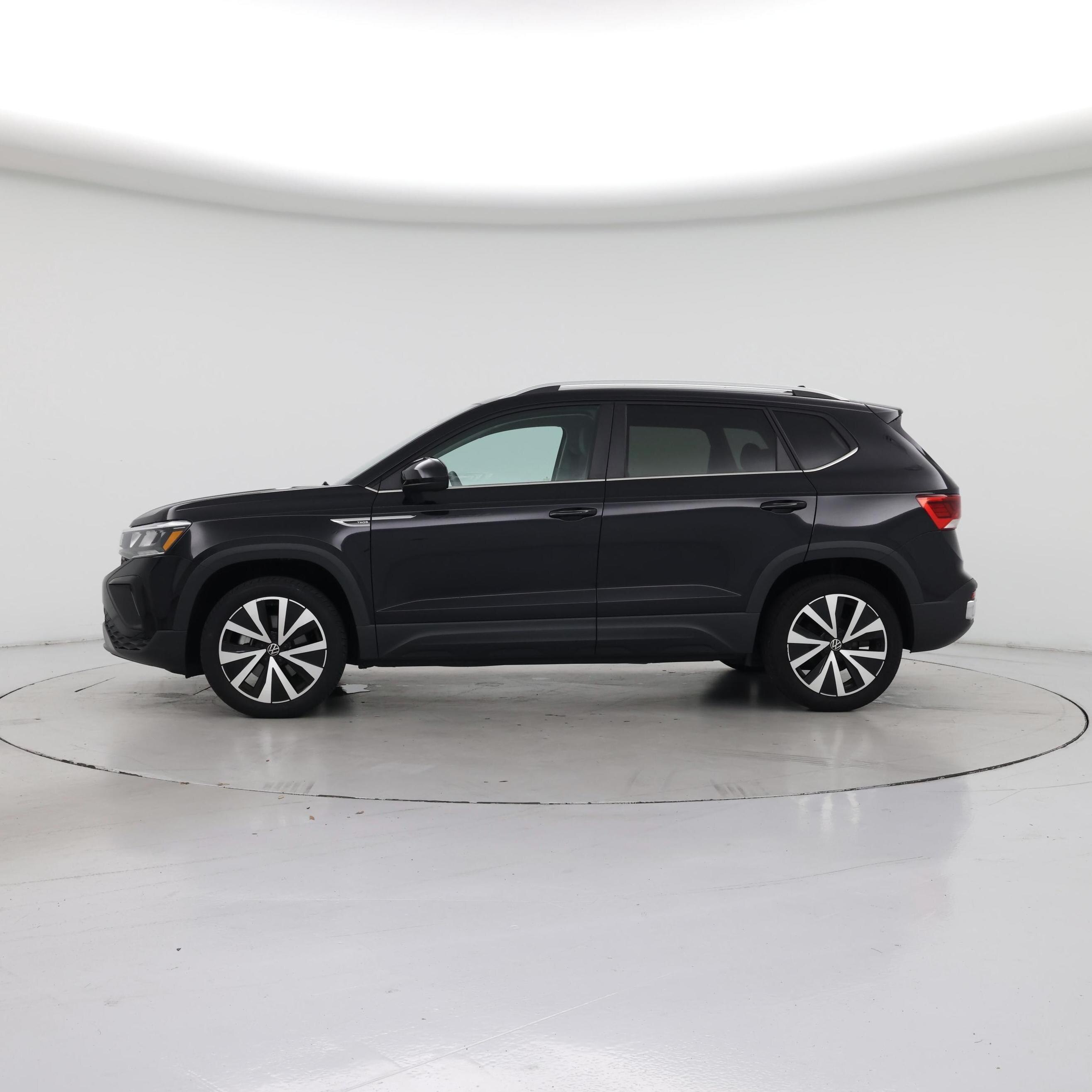 Thumbnail: 2022 Volkswagen Taos - 3
