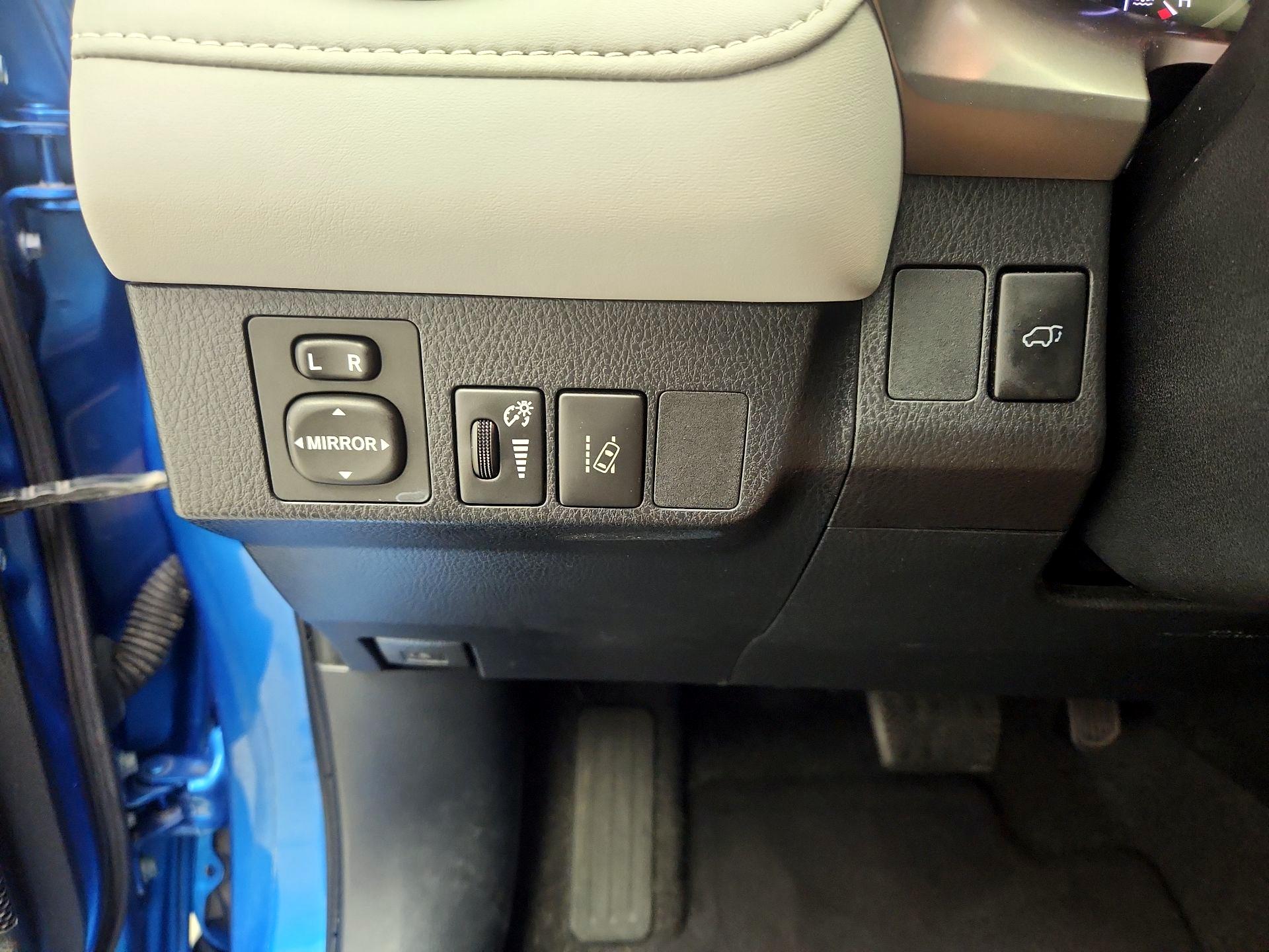 Thumbnail: 2018 Toyota RAV4 - 13