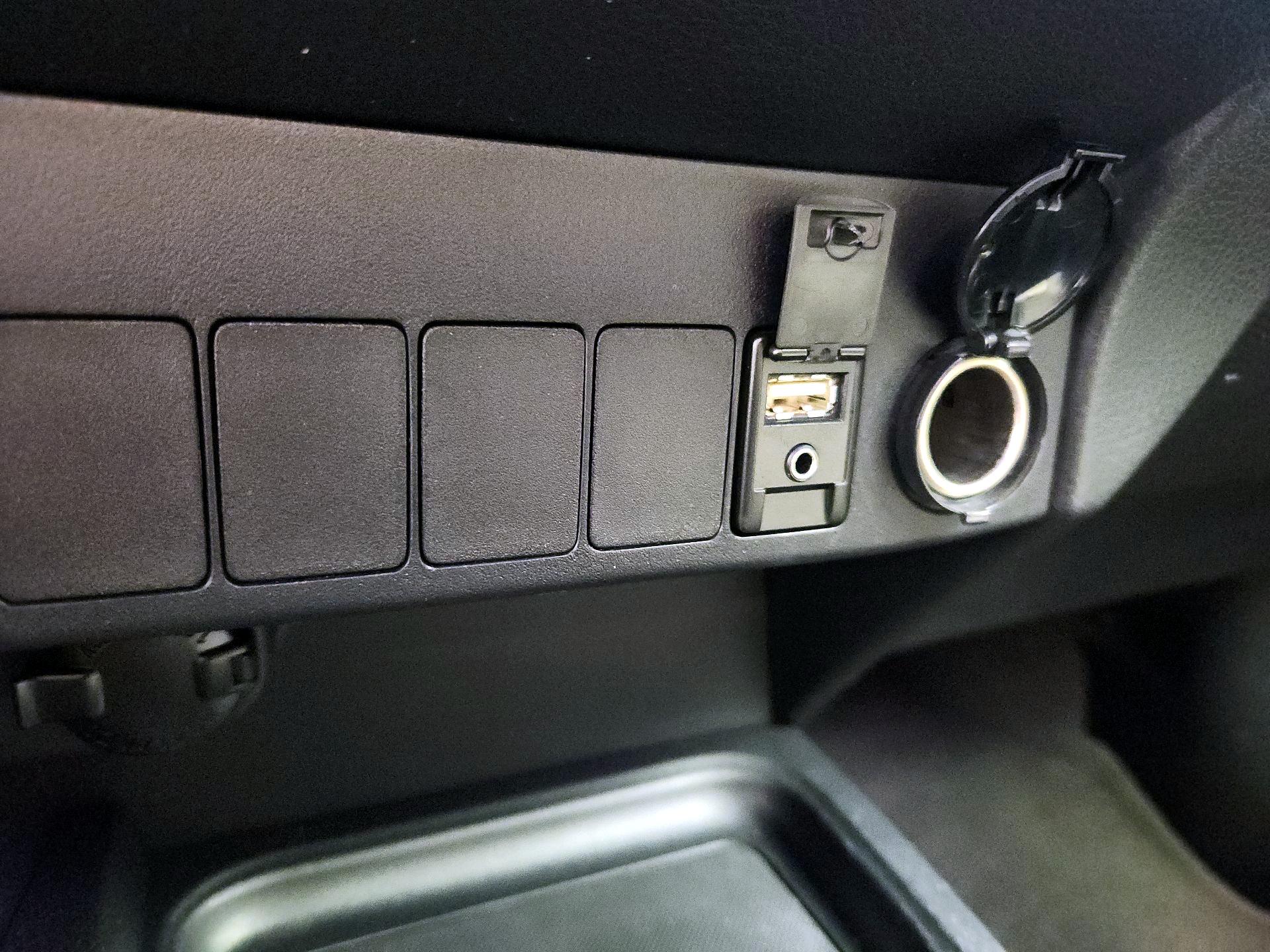 Thumbnail: 2018 Toyota RAV4 - 18