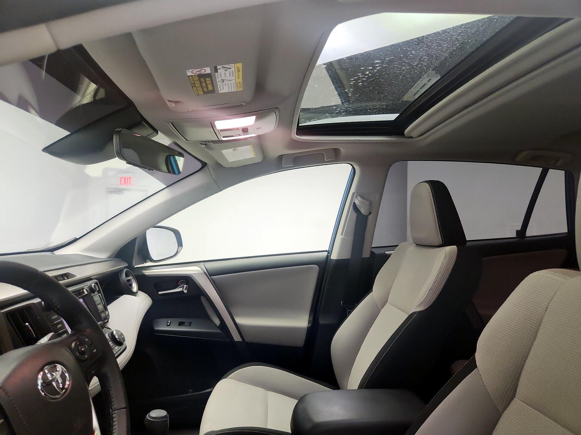 Thumbnail: 2018 Toyota RAV4 - 19